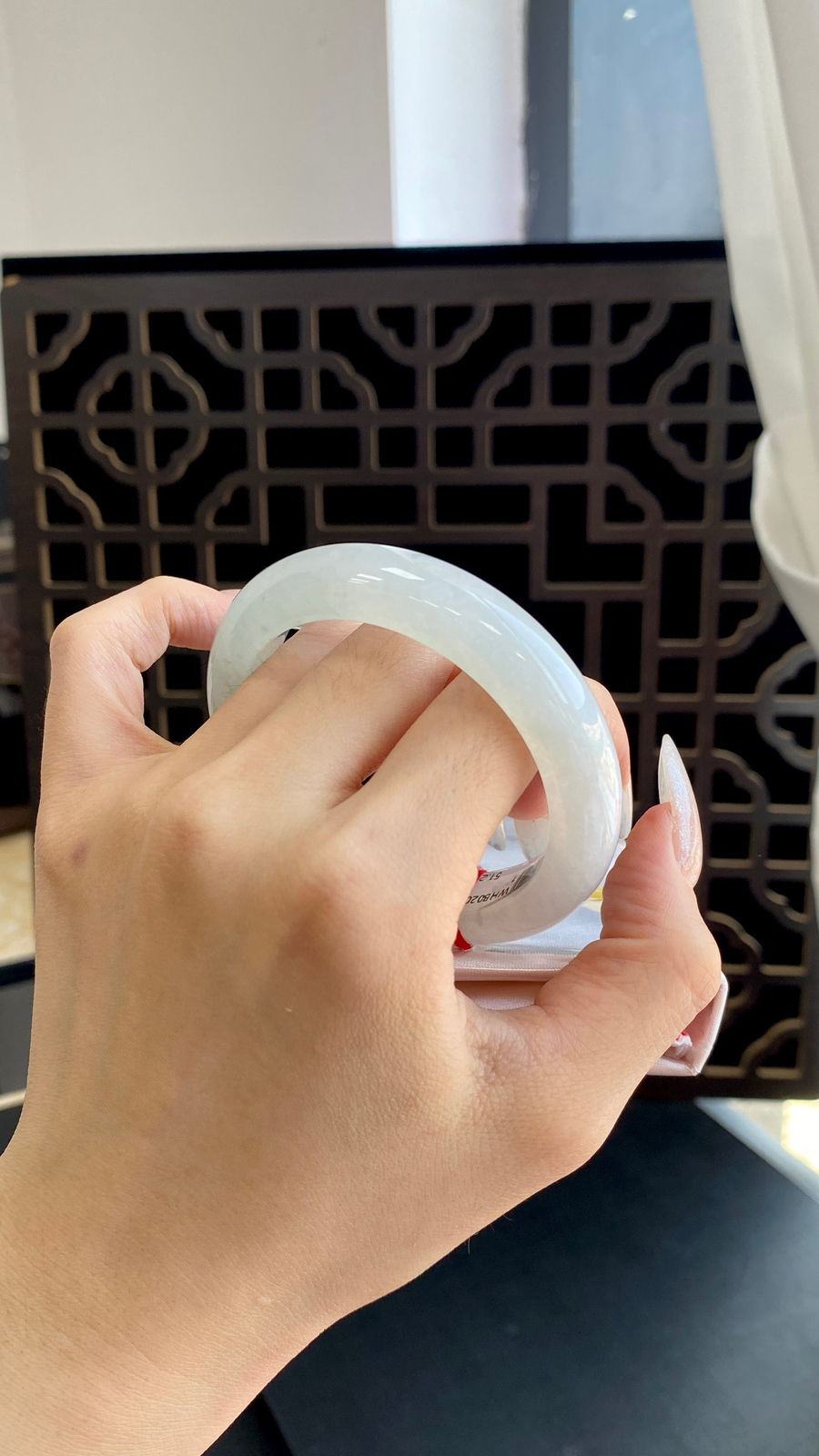 【白月光手镯】
尺寸：51.2-12-8.7
自然光无滤镜，原图直出