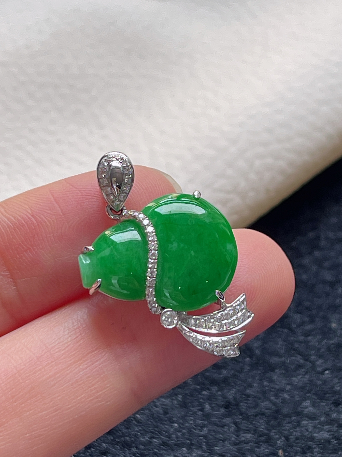 18k金翡翠糯化种绿色葫芦挂件