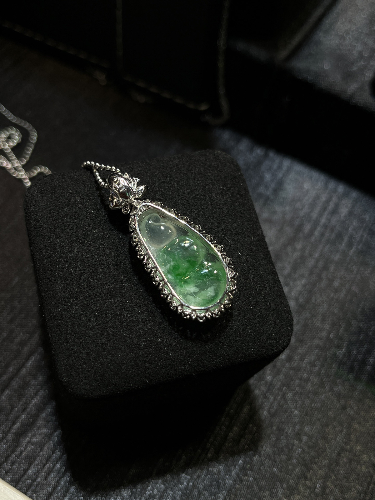 高冰金色绿福豆……
-

尺寸看图一
18k金镶嵌