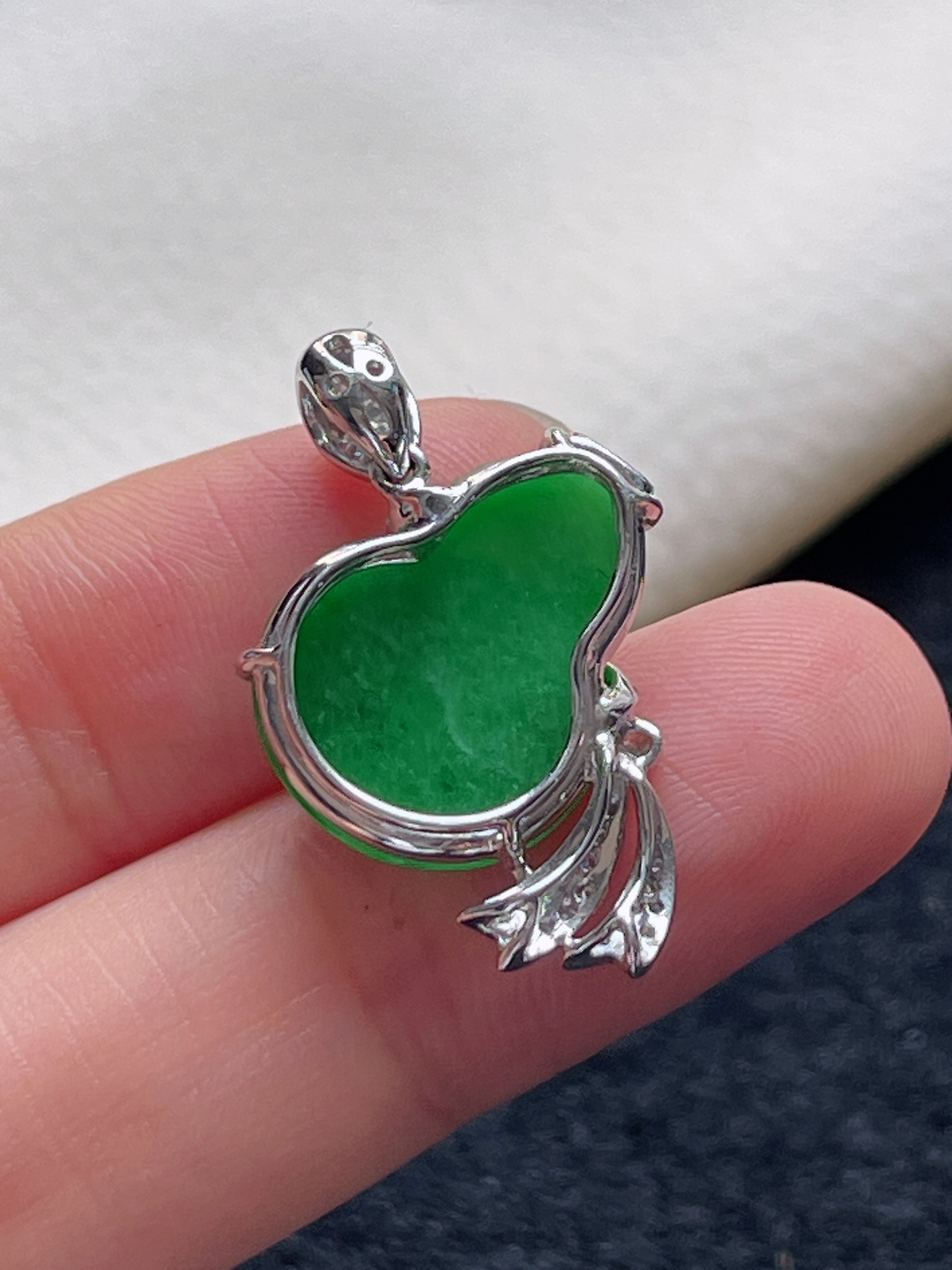 18k金翡翠糯化种绿色葫芦挂件