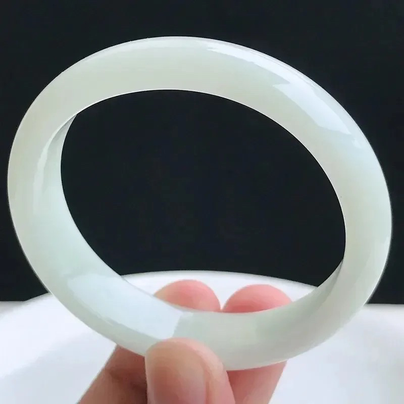 椭圆手镯55.2*49.7圈天然A货翡翠浅绿玉石手镯44.74g