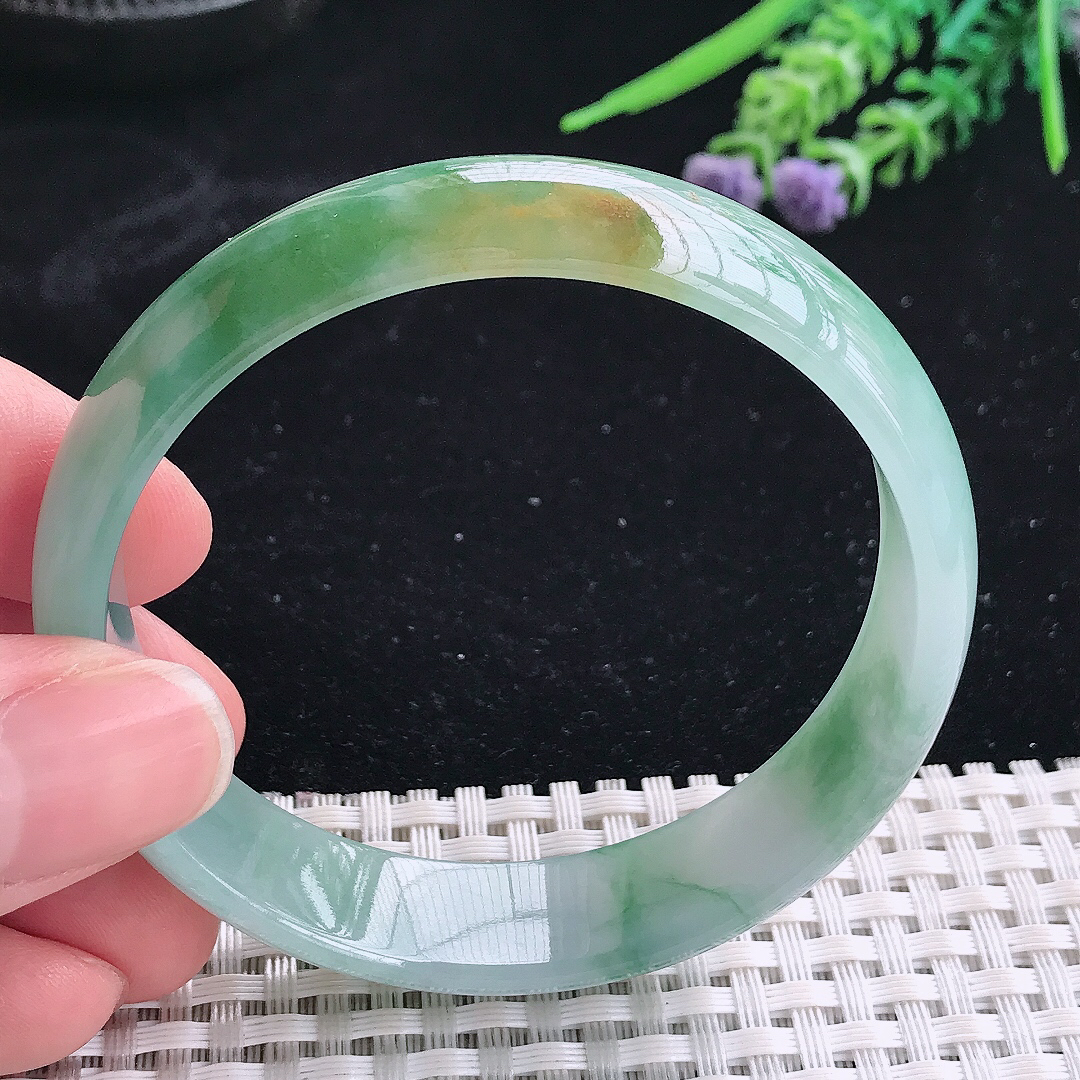 实拍A货翡翠56.8/14.1/5.8老坑精美黄加绿三彩手镯宽边玉镯平安镯美人镯