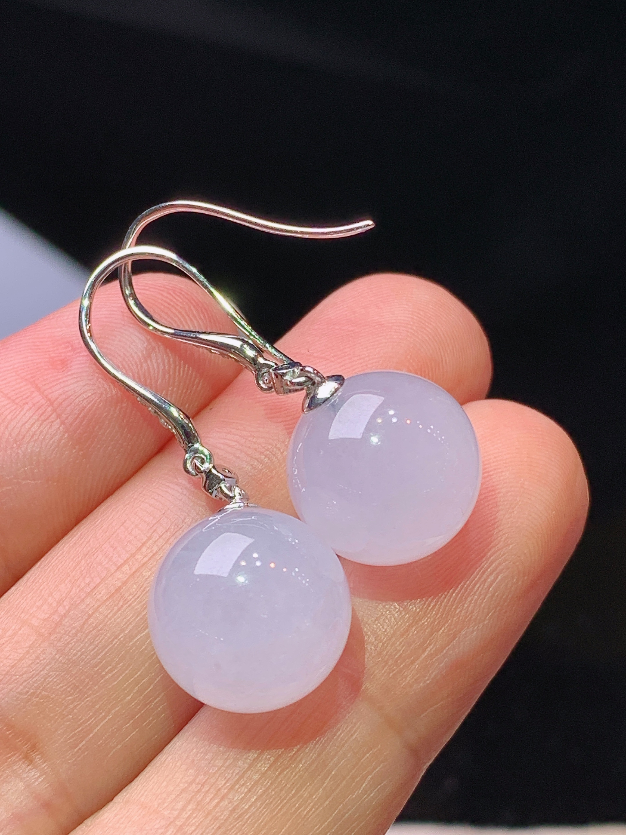 18k金钻镶嵌冰种圆珠耳坠 玉质细腻 色泽艳丽清新 水润亮眼 整体尺寸31.8*12L4