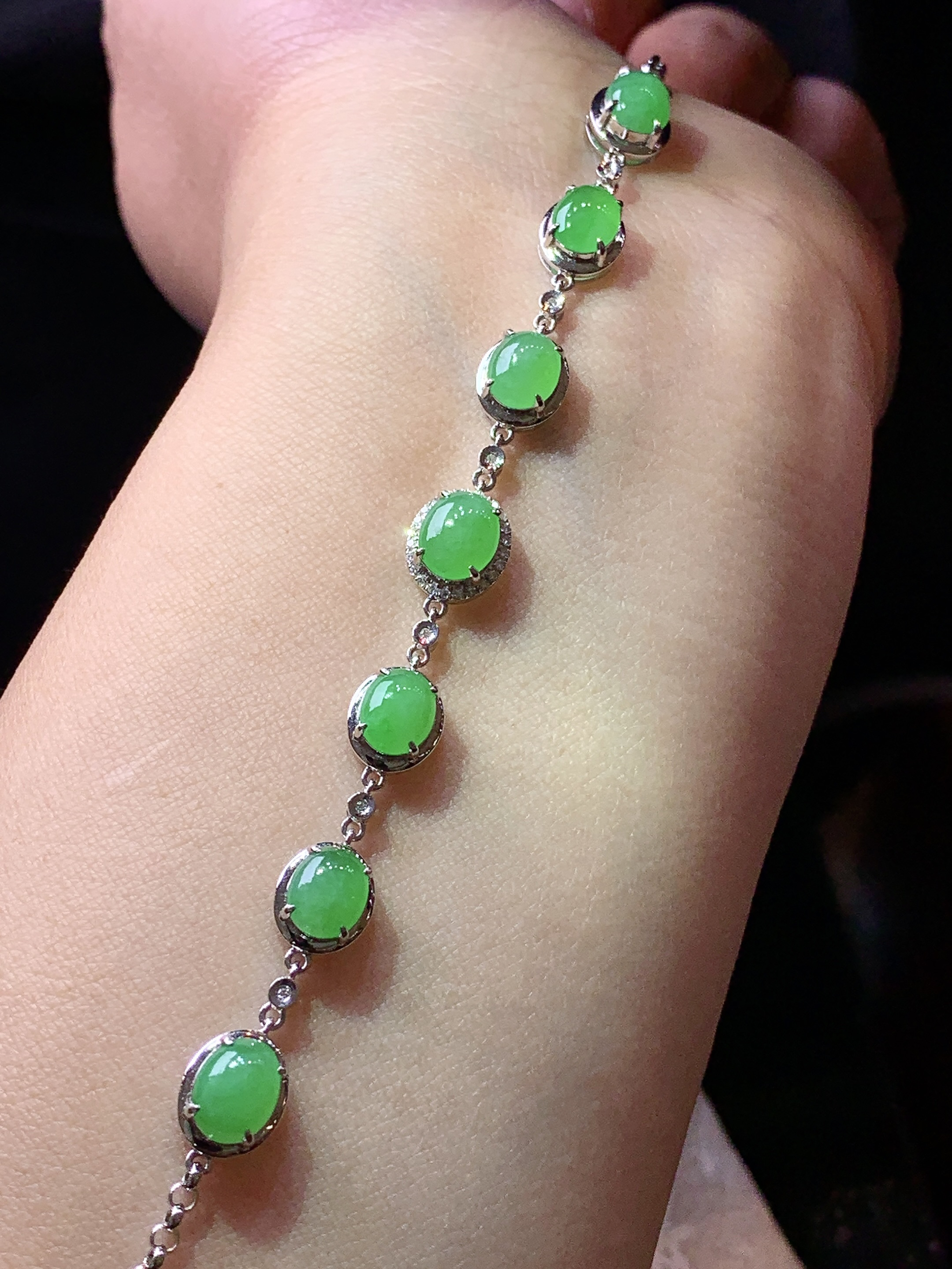 18k金钻镶嵌满绿蛋面手链 玉质细腻 色泽艳丽清新 水润亮眼 整体尺寸160*7.5*5.2b2