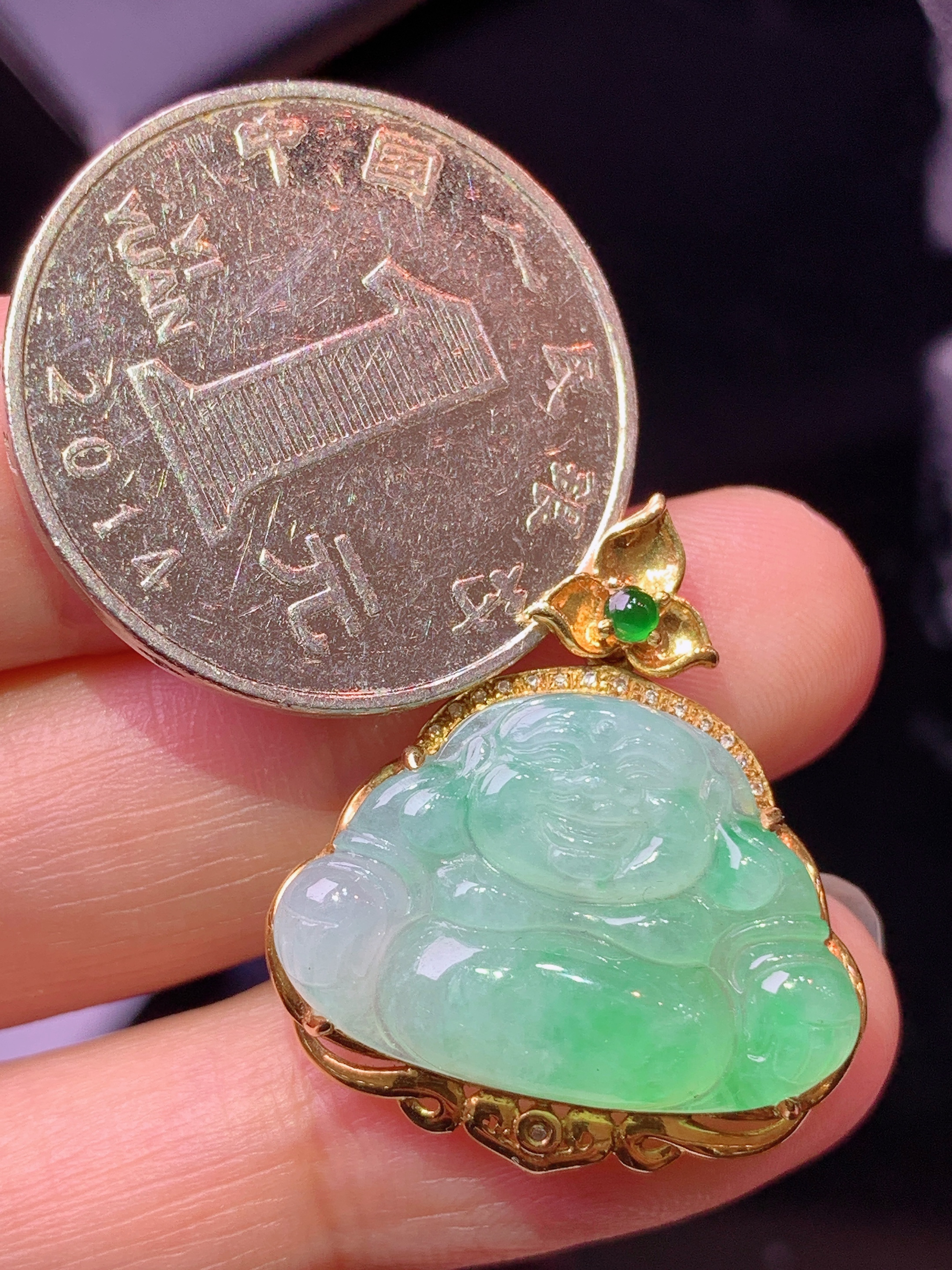 18k金钻镶嵌翠绿佛公吊坠 玉质细腻 色泽艳丽清新 水润亮眼 整体尺寸26*23*7.2m1