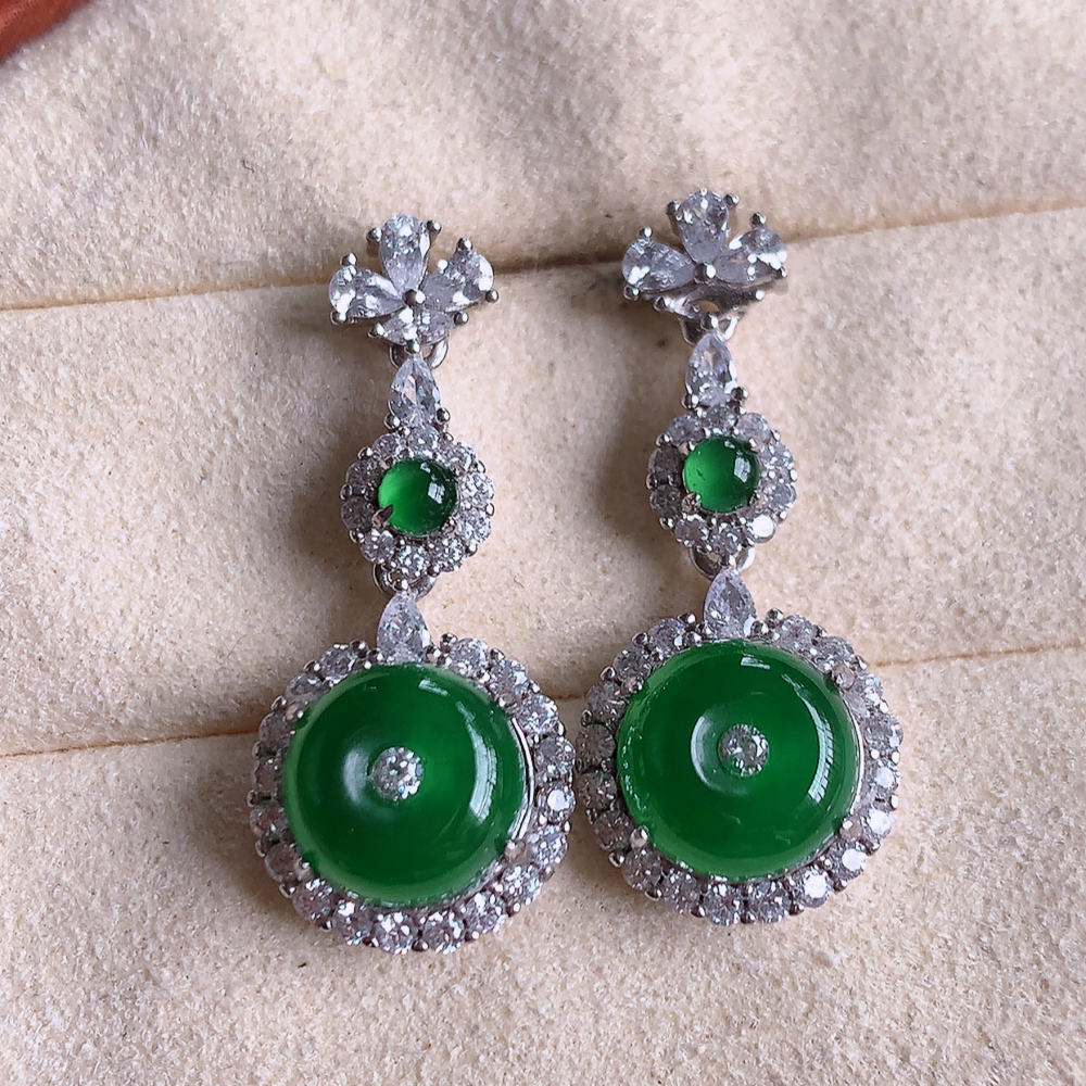 冰满绿翡翠925银镶嵌耳坠，自然光实拍，翠色灵动，颜色漂亮，种老水足，品相佳，佩戴佳品！W481.8