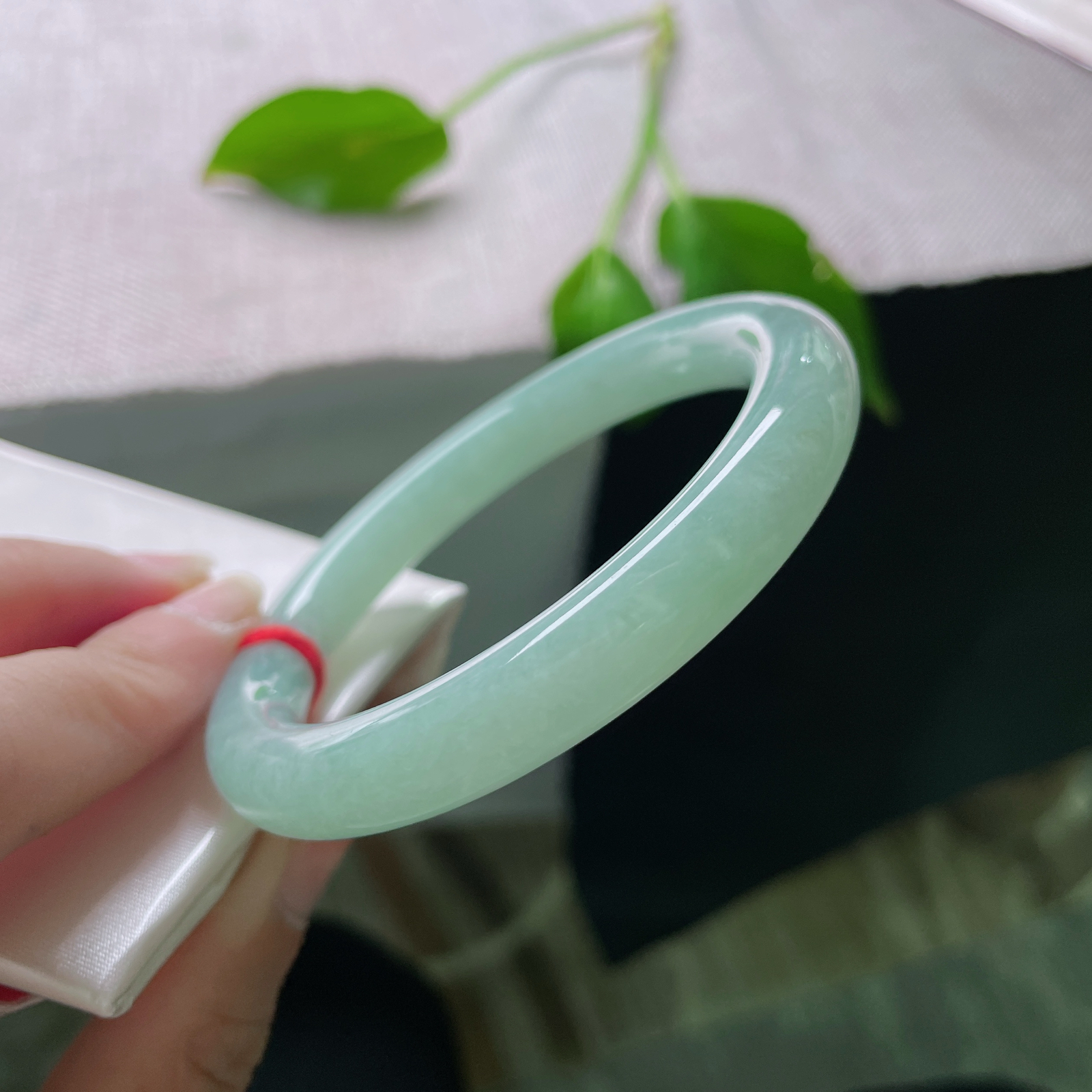 56.9/9.6，果绿底圆条，质地温润细腻，干净清爽，小清新，甜美..