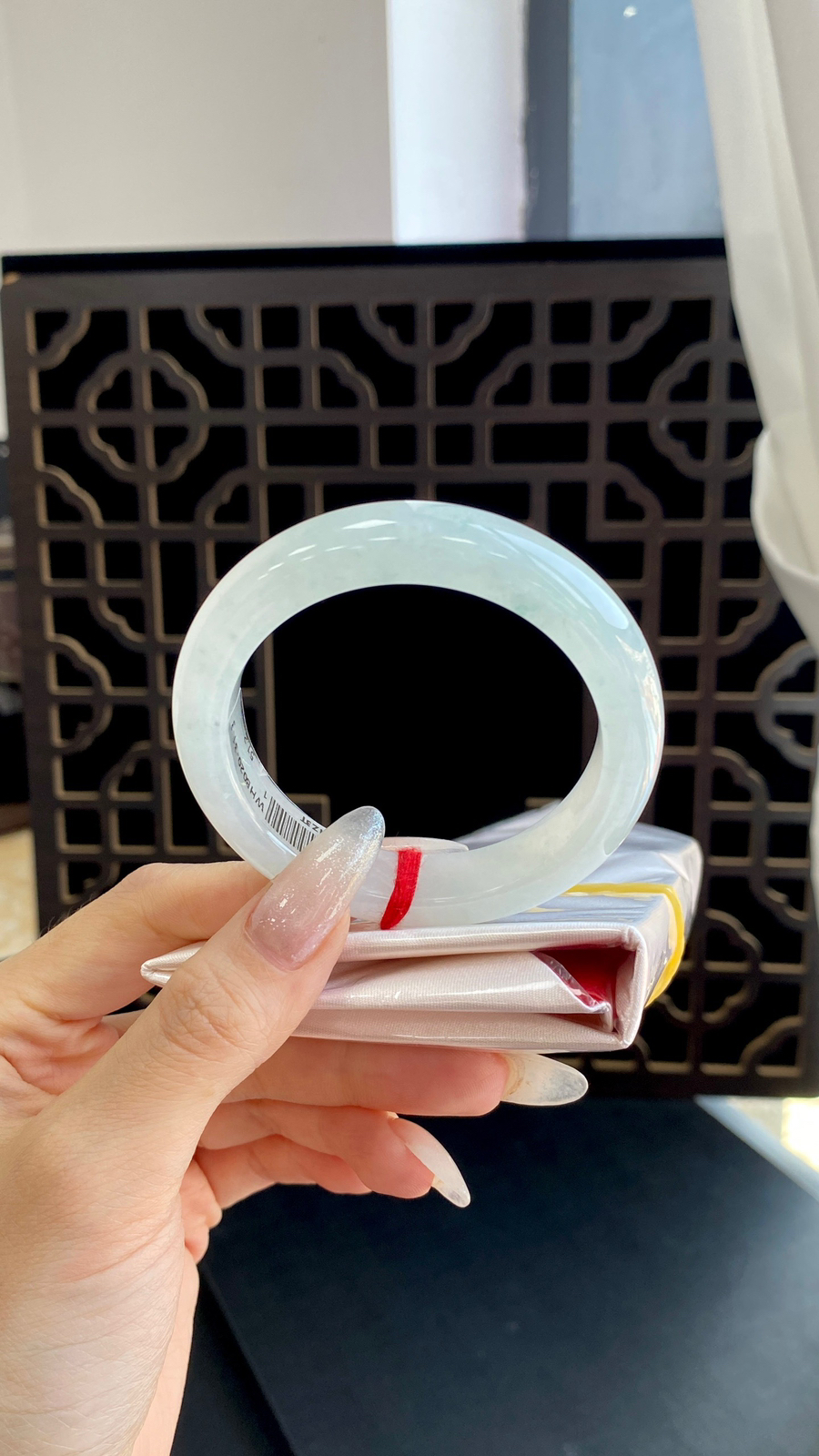 【白月光手镯】
尺寸：51.2-12-8.7
自然光无滤镜，原图直出