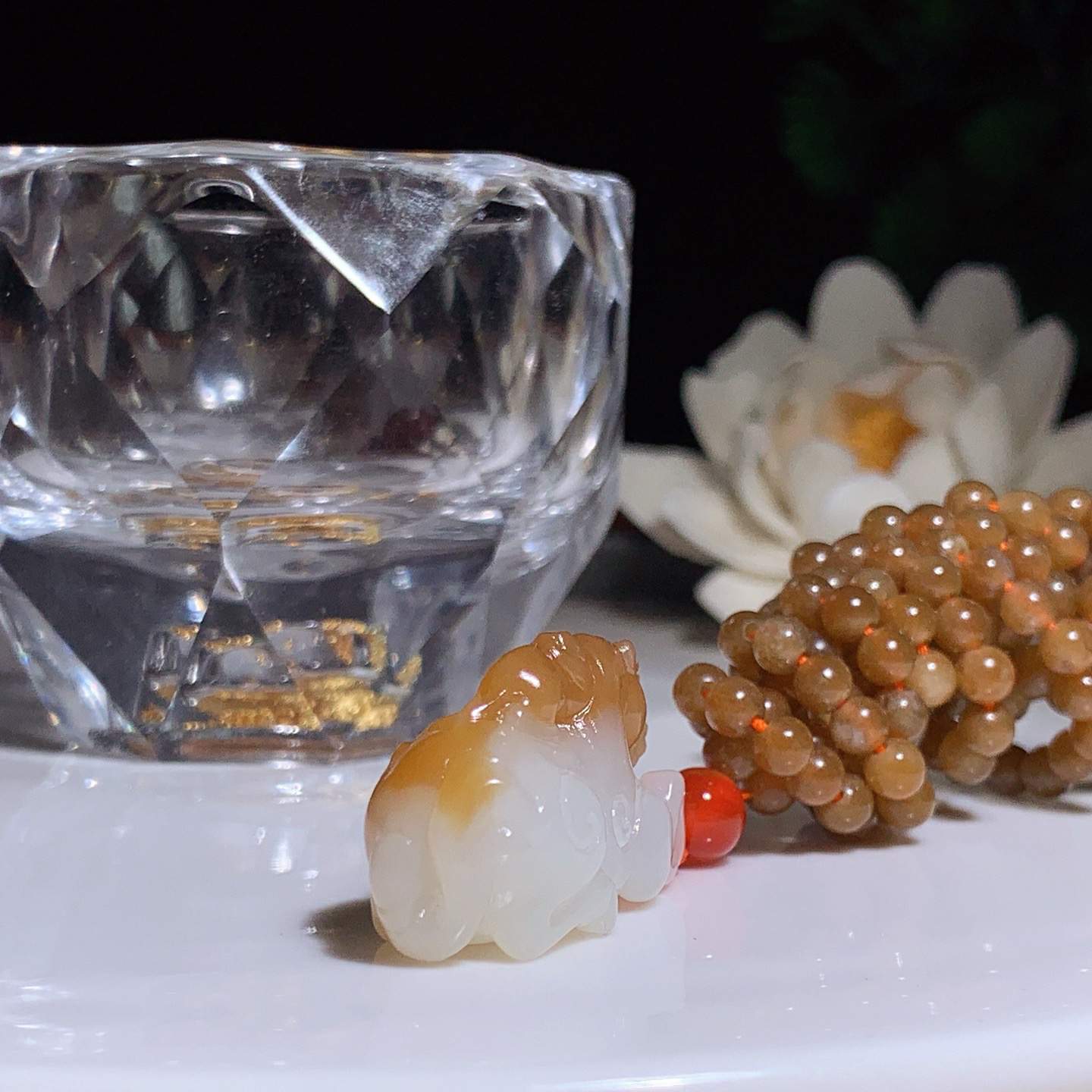 新疆和田玉且末糖马上封侯挂件。尺寸28/13/17重22.5克 玉质细腻油润 底色纯净 脂粉好，品质