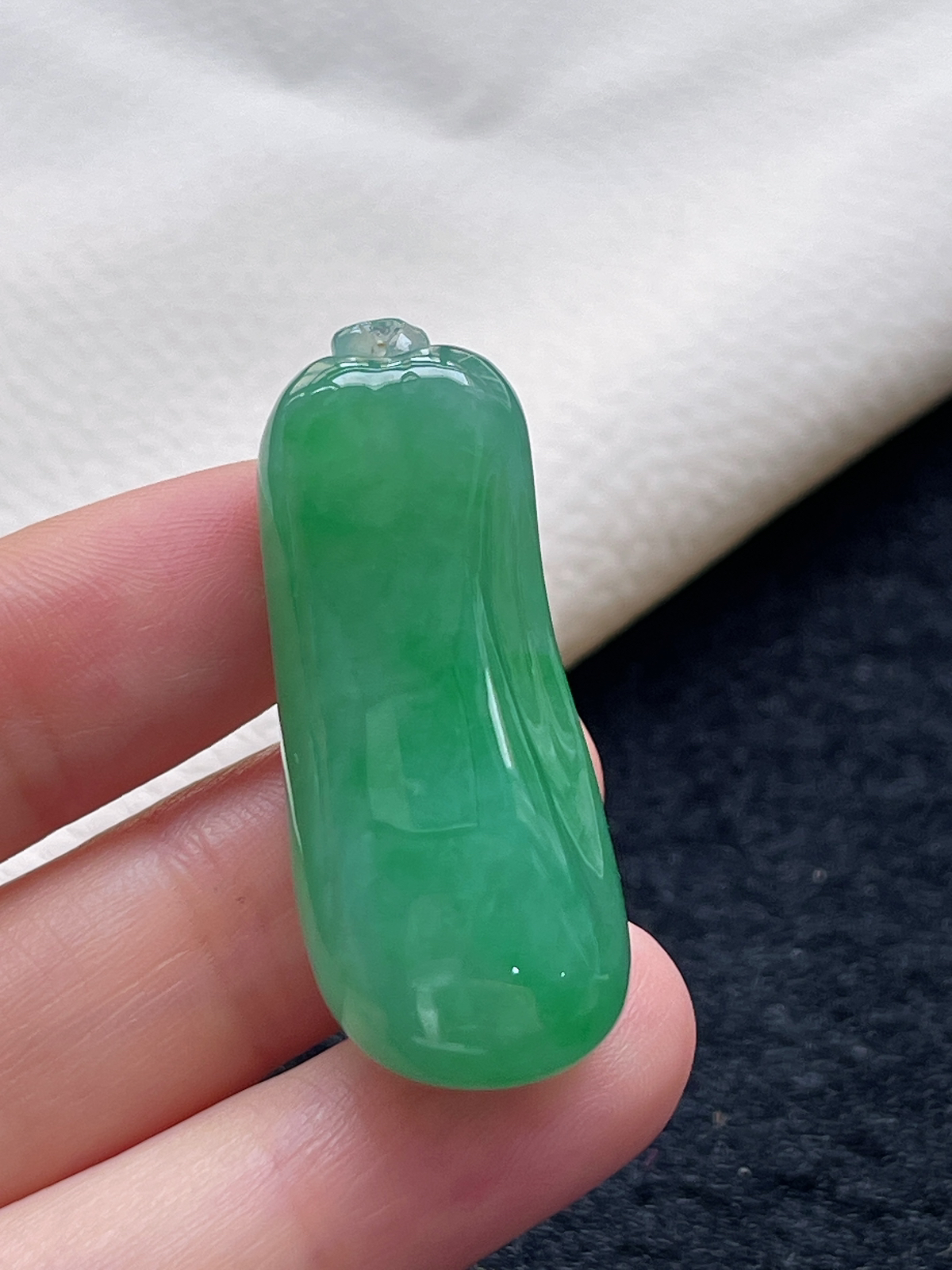 翡翠冰糯种浅绿色福瓜挂件