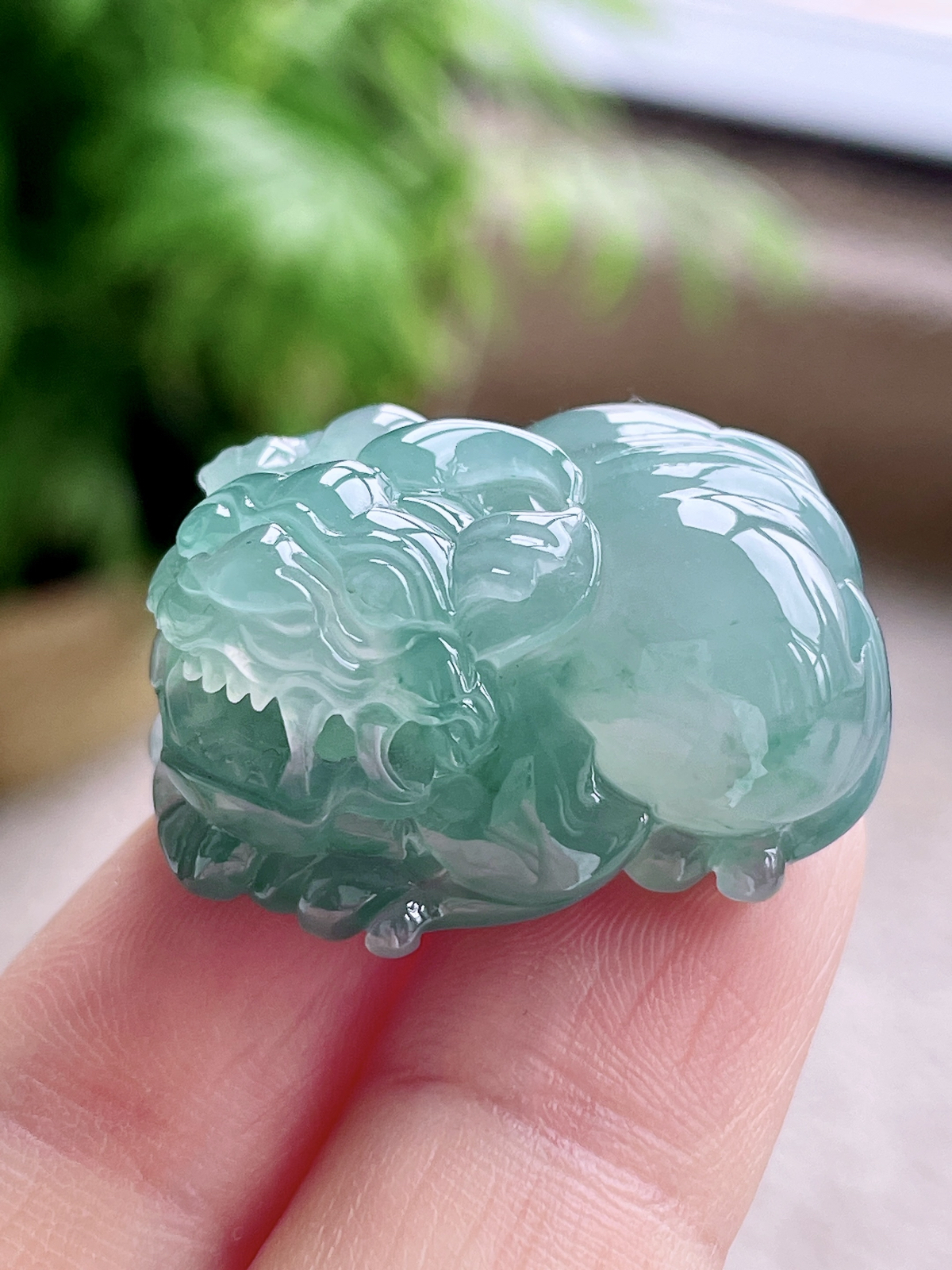 【裸石】冰晴绿貔貅吊坠
【说明】缅料 性价比高  
【尺寸】29-21.6-14.8..