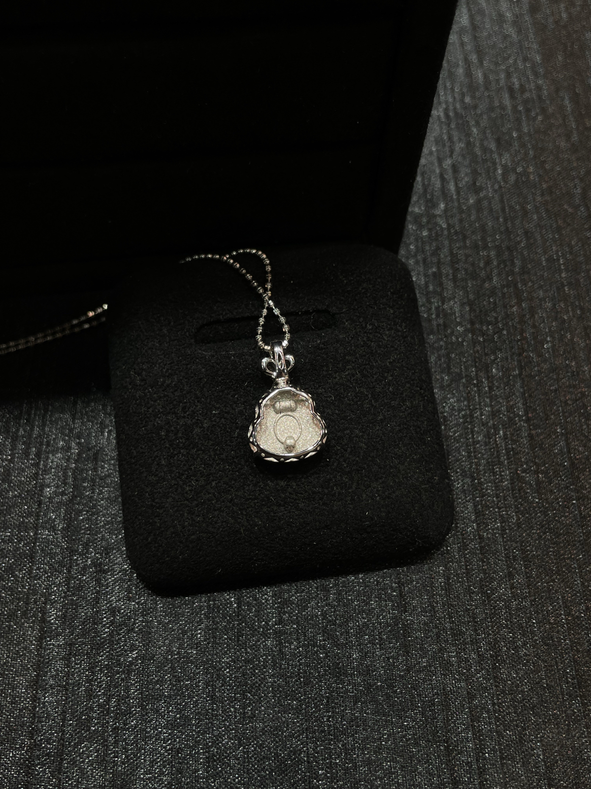 满色 正阳绿 mini葫芦吊坠

18k金简镶嵌