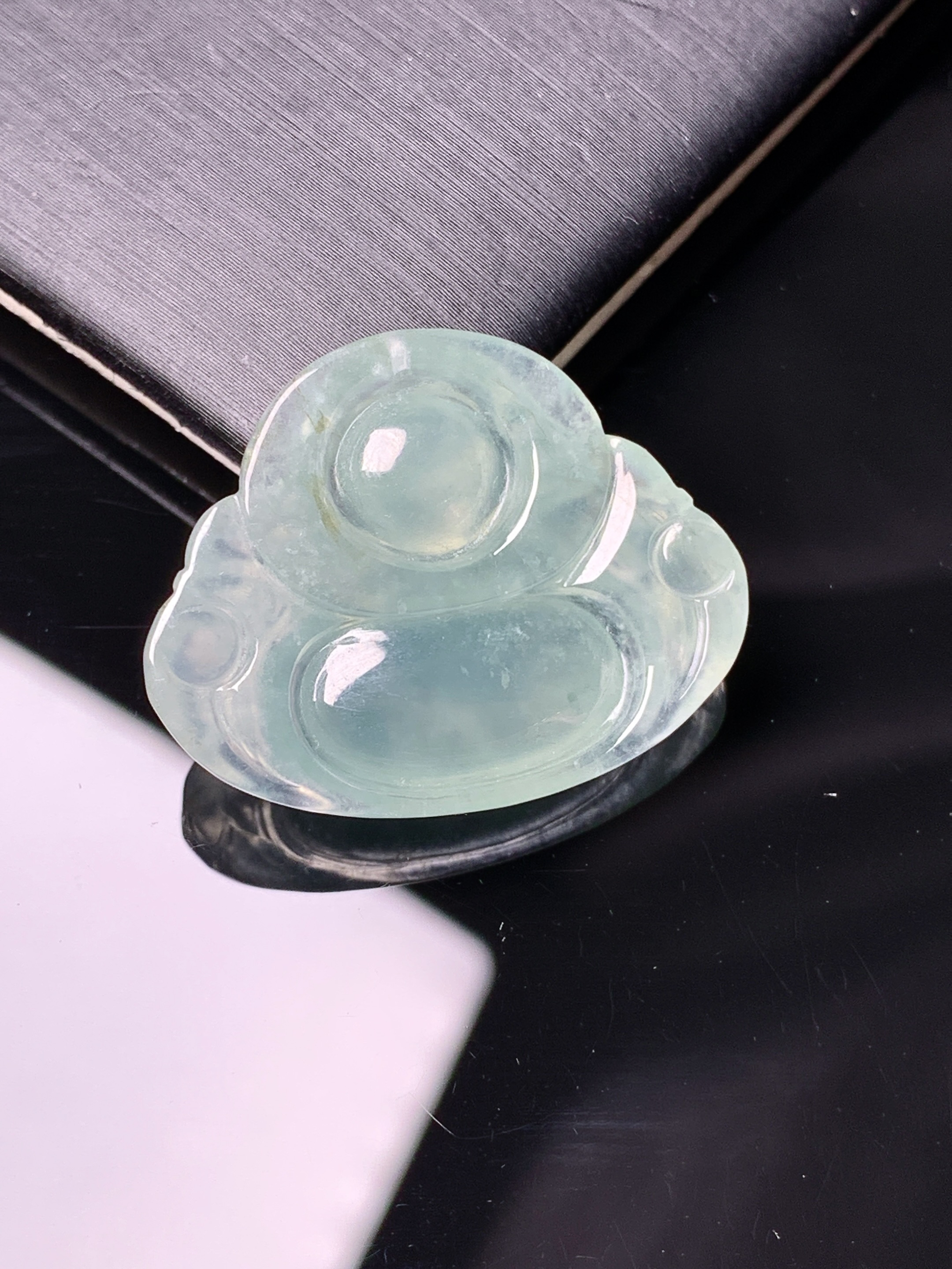 冰种佛公吊坠 玉质细腻 色泽艳丽清新 水润亮眼 整体尺寸22.8*28.5*5.6j2