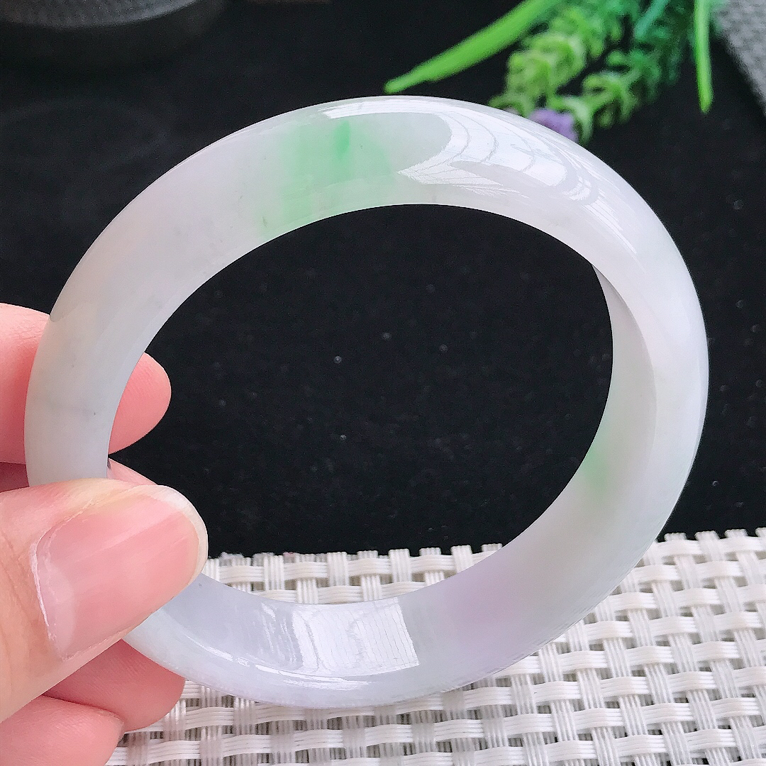 实拍A货翡翠57.8/14.8/8.2老坑冰润飘绿手镯宽边玉镯平安镯美人镯