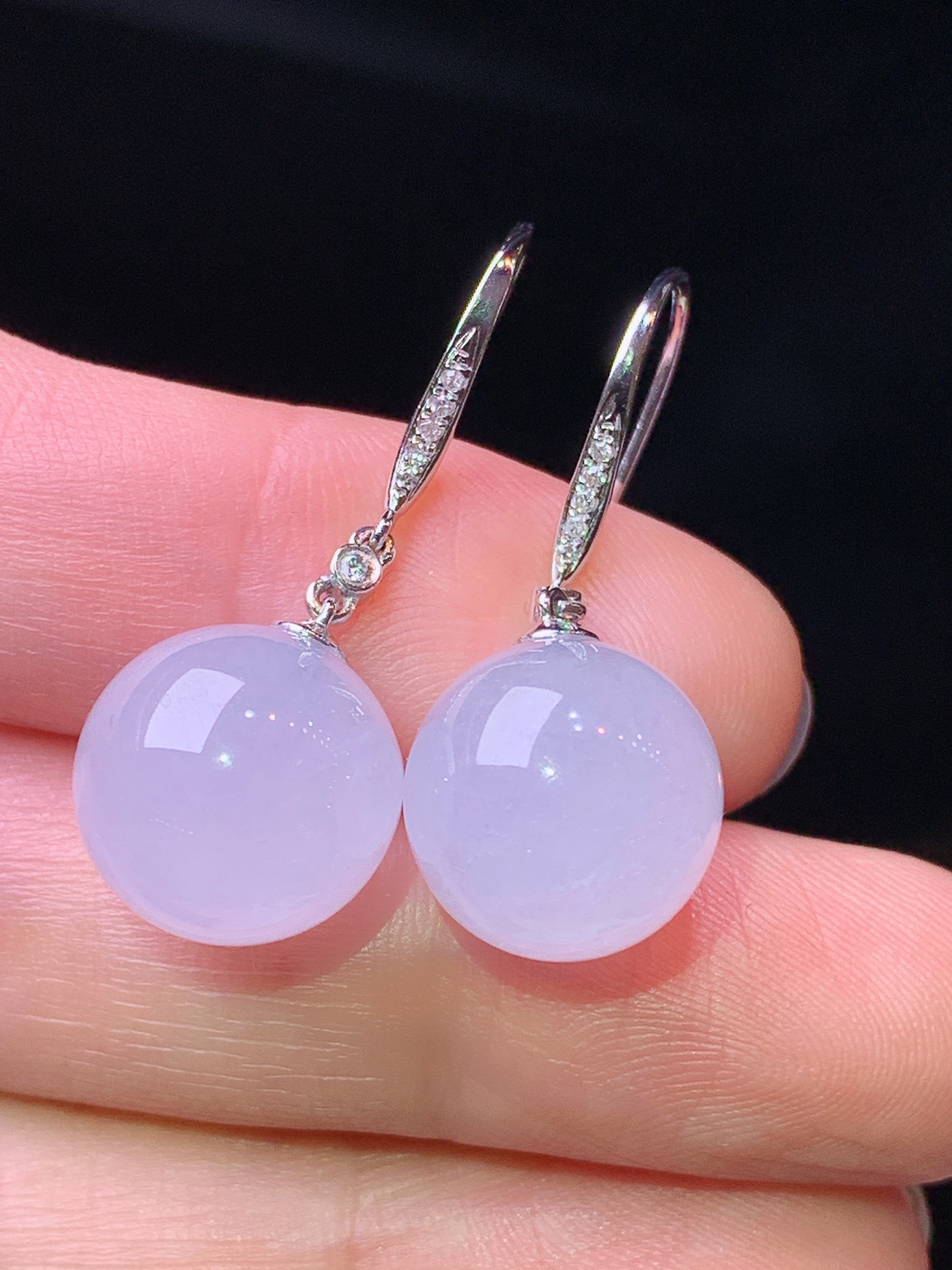 18k金钻镶嵌冰种圆珠耳坠 玉质细腻 色泽艳丽清新 水润亮眼 整体尺寸31.8*12L4