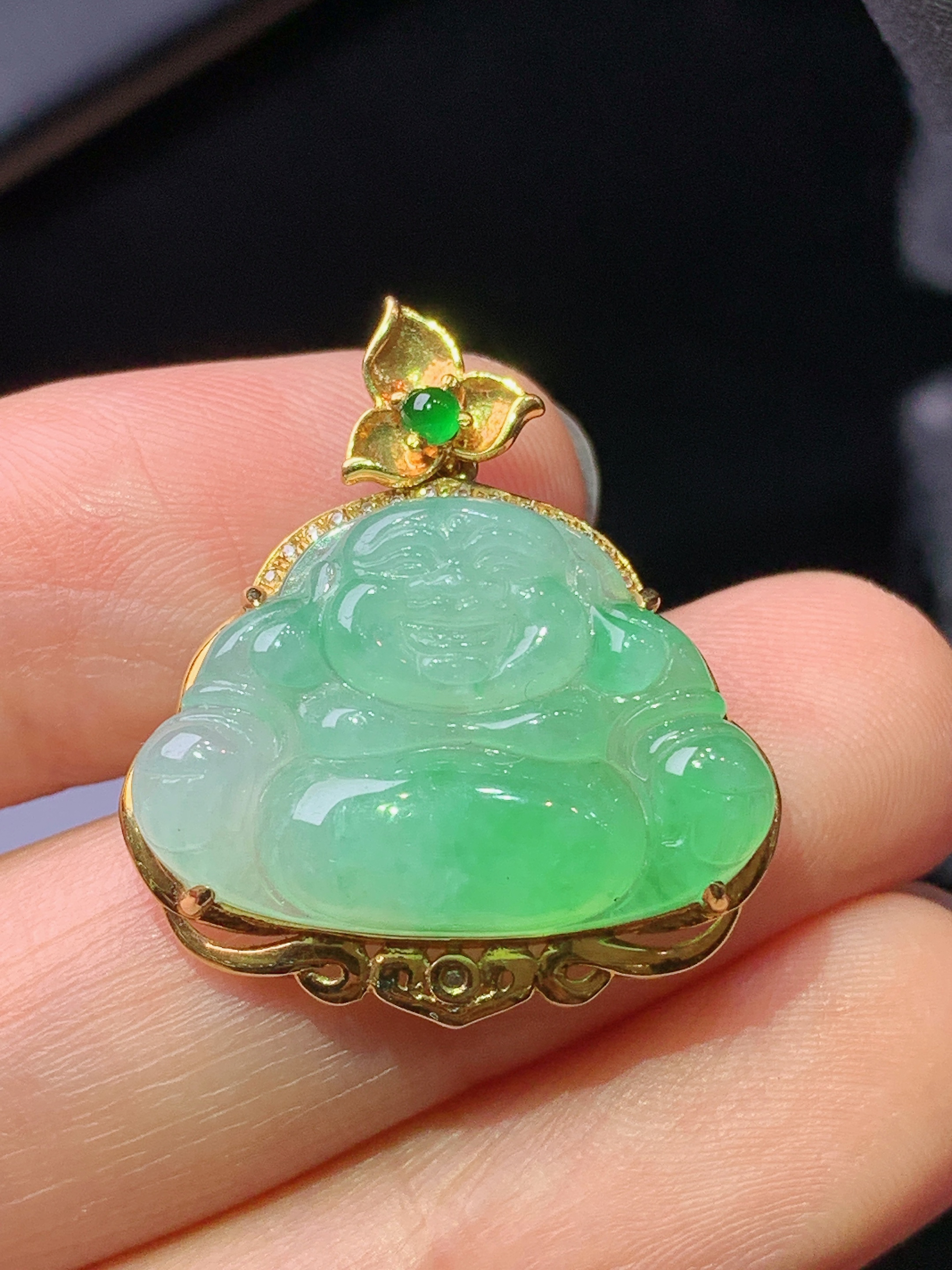 18k金钻镶嵌翠绿佛公吊坠 玉质细腻 色泽艳丽清新 水润亮眼 整体尺寸26*23*7.2m1