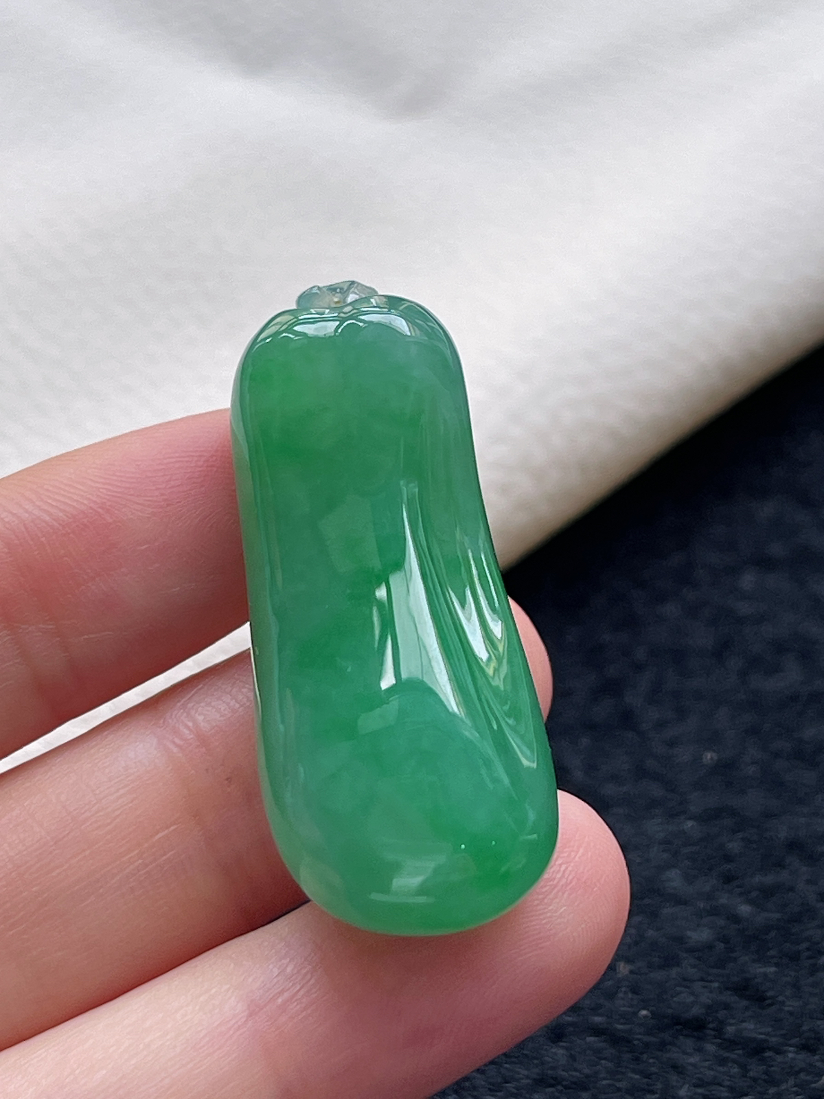 翡翠冰糯种浅绿色福瓜挂件