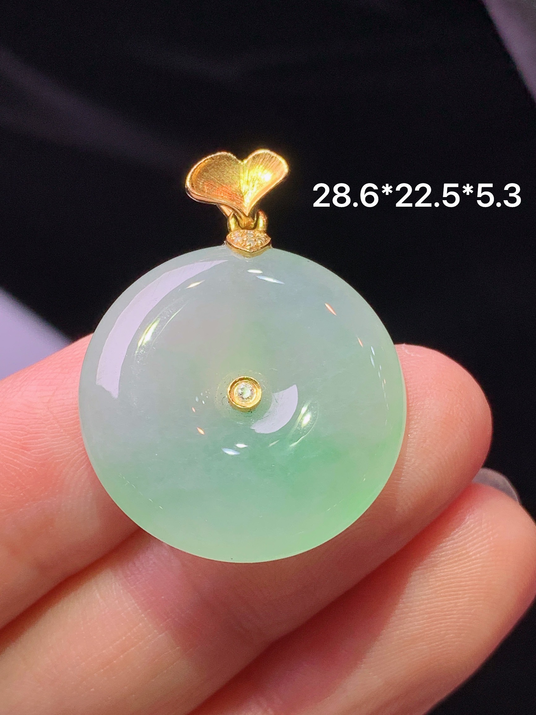 18k金钻镶嵌冰种平安扣吊坠 玉质细腻 色泽艳丽清新 水润亮眼 整体尺寸28.6*22.5*5.3L4