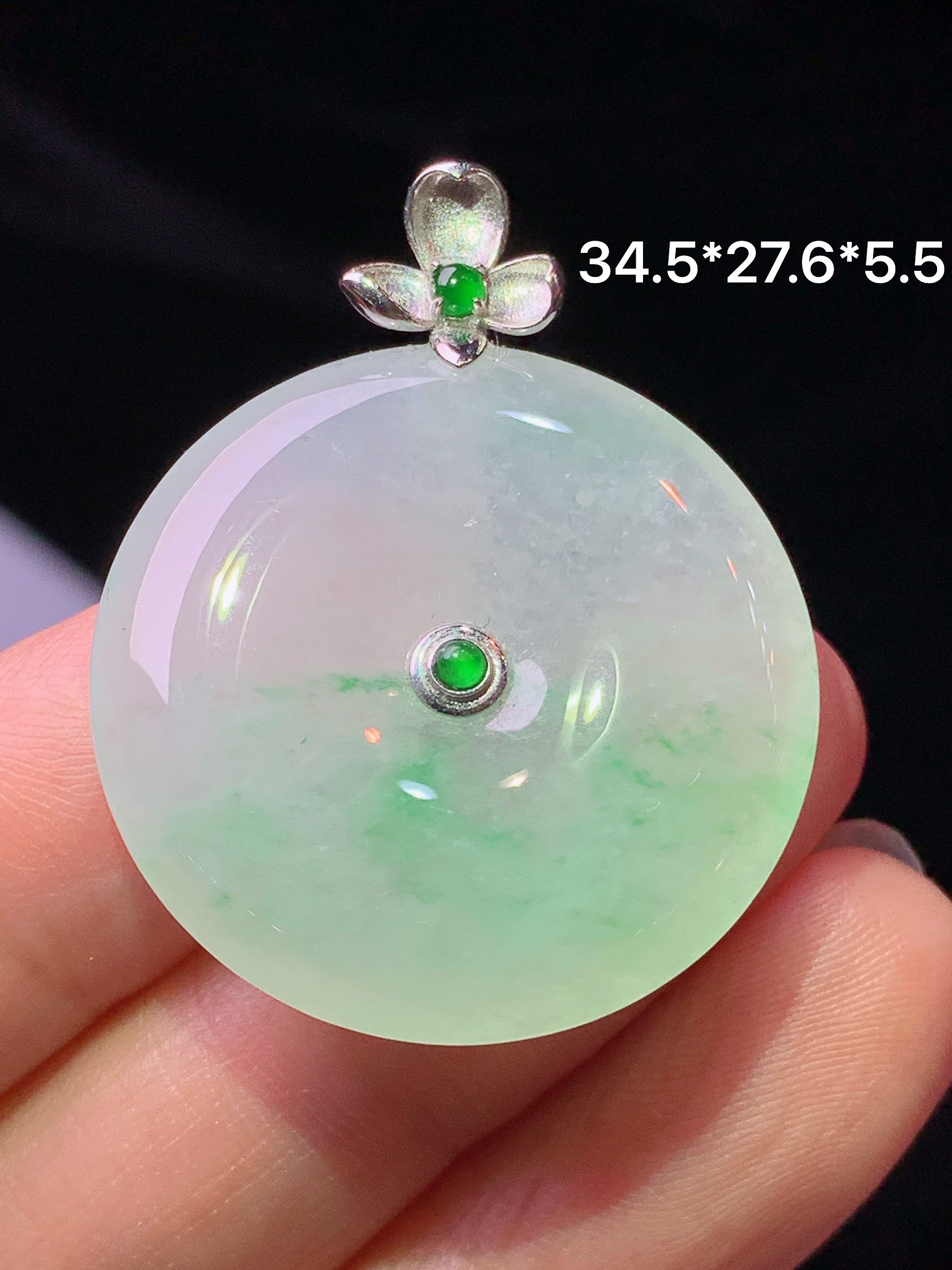 18k金镶嵌冰种飘绿平安扣吊坠 玉质细腻 色泽艳丽清新 水润亮眼 整体尺寸34.5*27.6*5.5L4