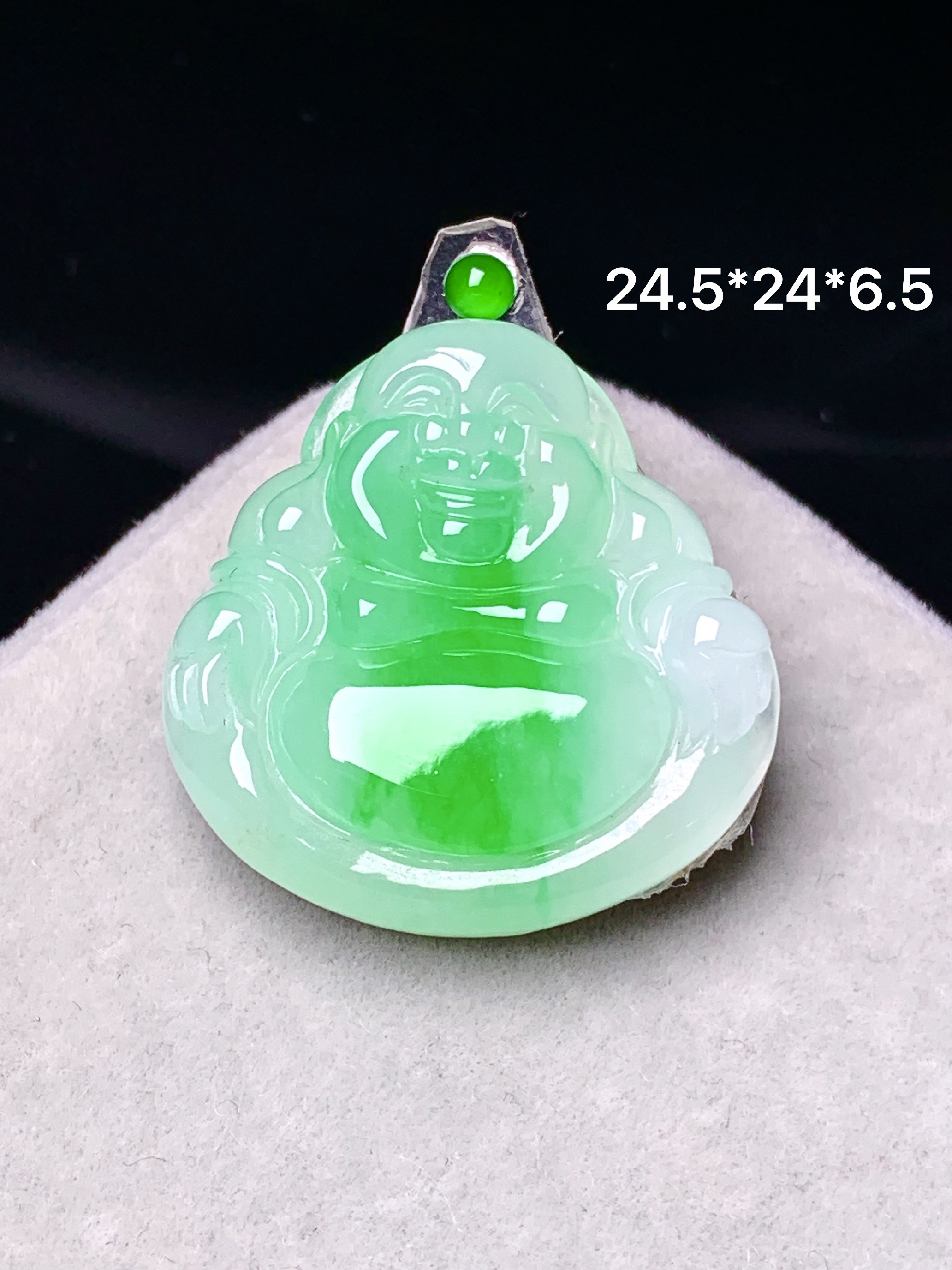 镶嵌款 飘绿佛公吊坠 玉质细腻 色泽艳丽清新 水润亮眼 整体尺寸24.5*24*6.5*2x