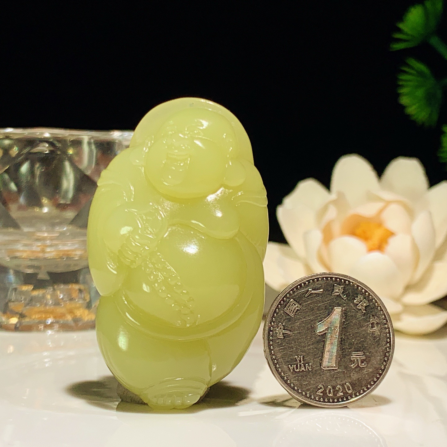 新疆若羌黄口料佛引福来挂件。尺寸52/30/19重40克 玉质细腻油润 底色纯净 脂粉好，品质好。lt260407