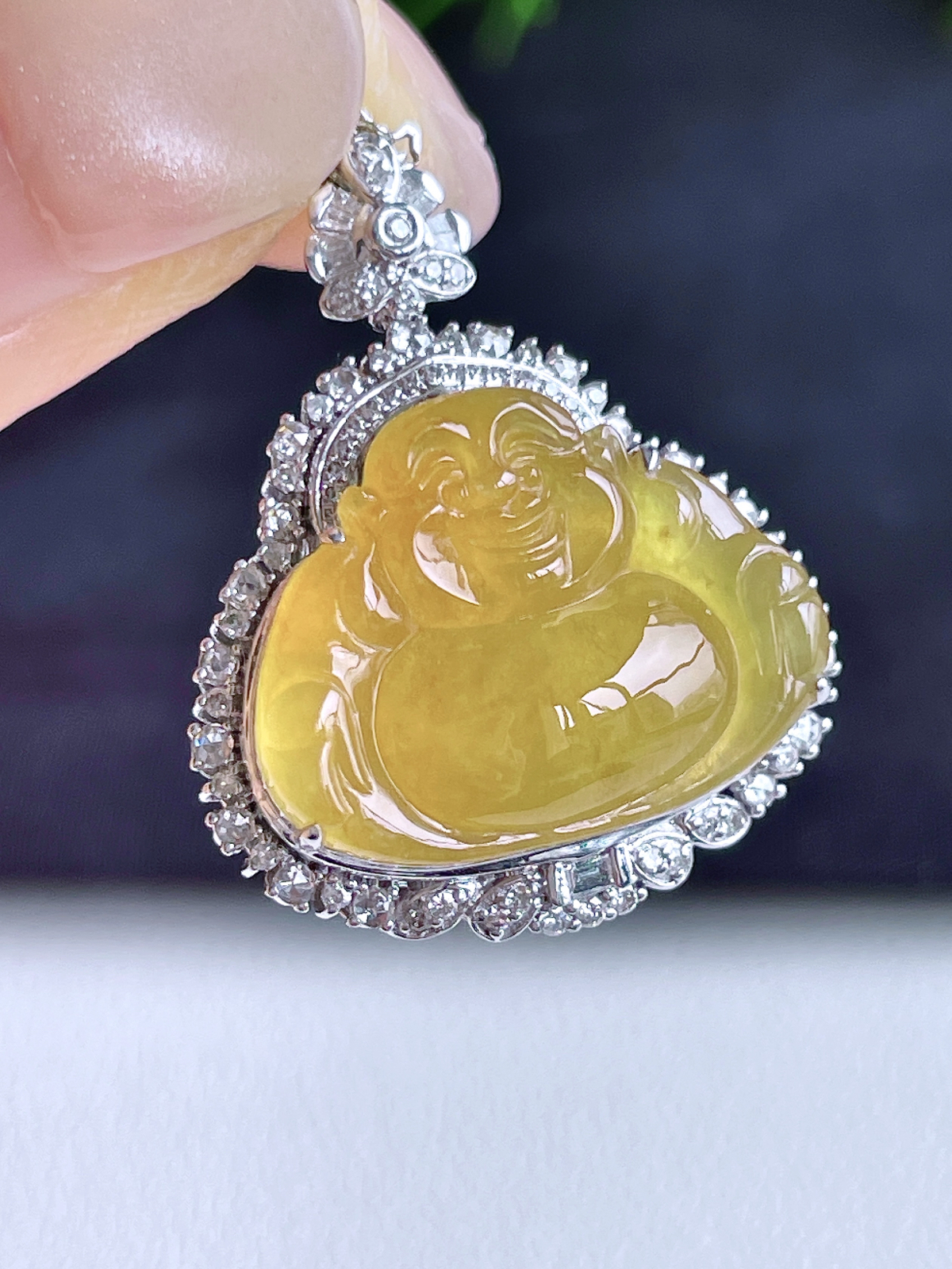 【镶嵌】高冰黄翡佛公吊坠  
【说明】缅料 18k金镶嵌 性价比高  
【整体】26.8-22-1