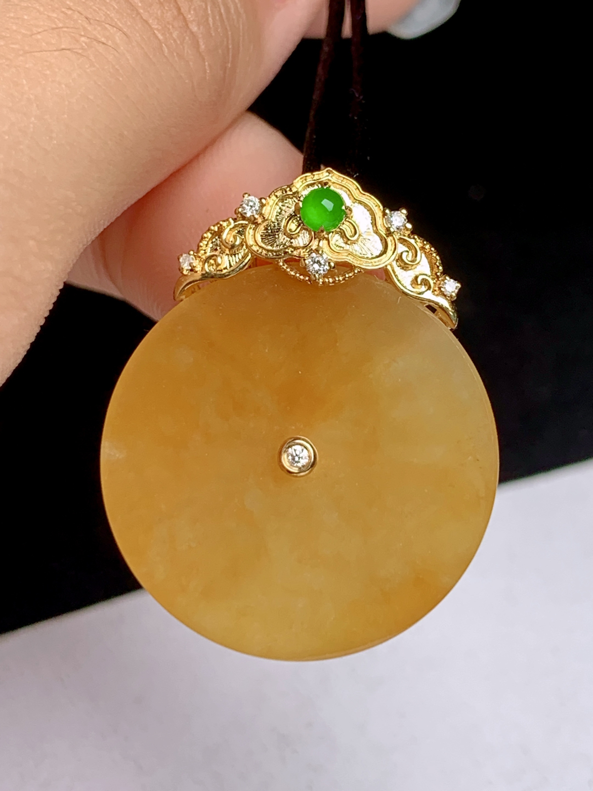 冰黄翡平安扣
18k金钻镶嵌