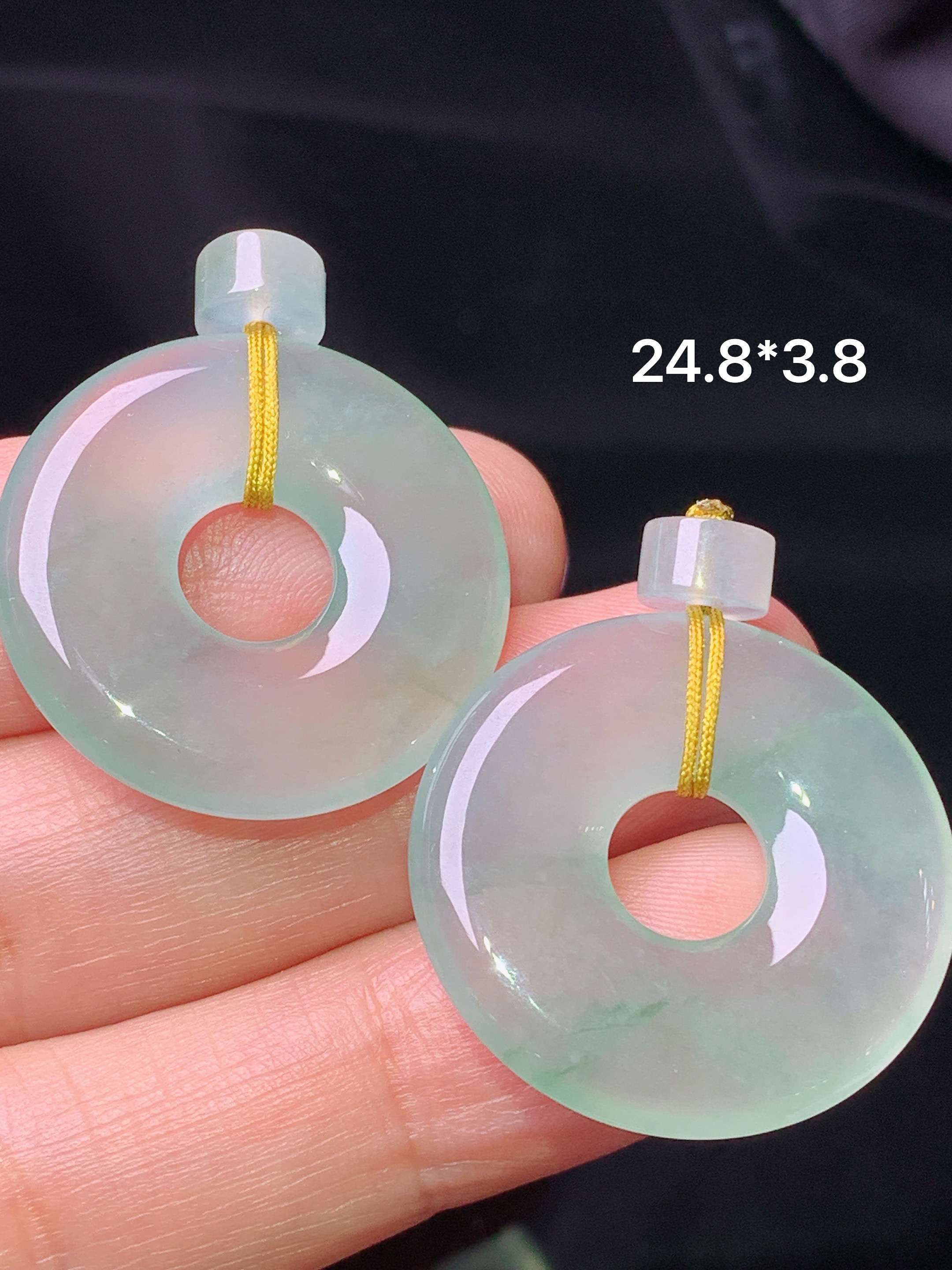 冰种平安环一对 玉质细腻 色泽艳丽清新 水润亮眼 整体尺寸24.8*3.8j2