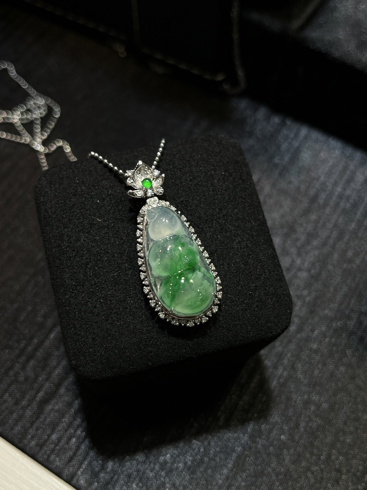 高冰金色绿福豆……
-

尺寸看图一
18k金镶嵌