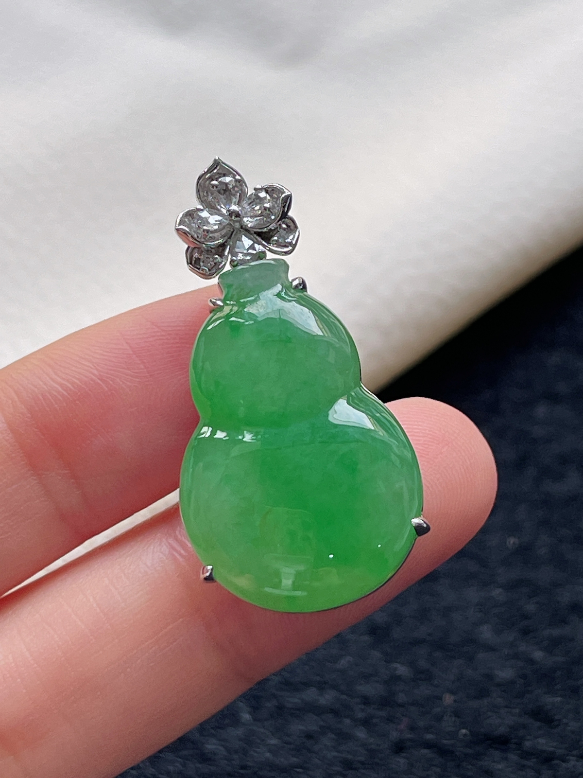 18k金 翡翠冰糯种飘绿葫芦挂件