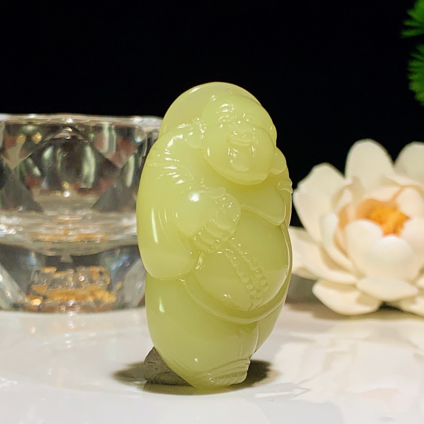 新疆若羌黄口料佛引福来挂件。尺寸52/30/19重40克 玉质细腻油润 底色纯净 脂粉好，品质好。l