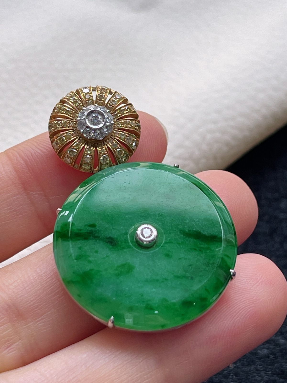 18k金豪镶 翡翠冰糯种浅绿色平安扣