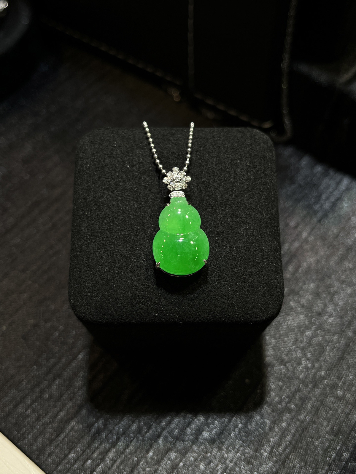 种好正阳绿裸镶满色葫芦……
-

尺寸看图一
18k金镶嵌