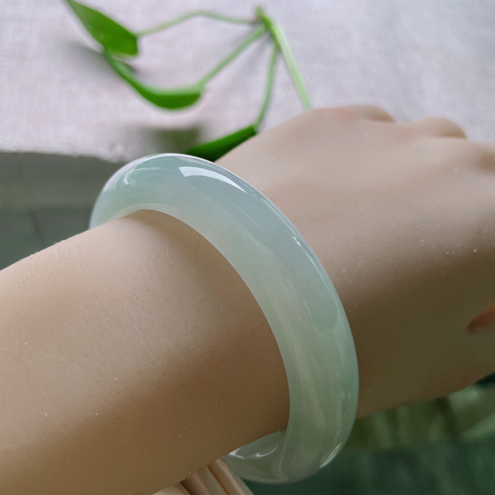 54.8/12.6/9绿底正圈，底子干净清爽，温馨素雅，不失优雅端庄