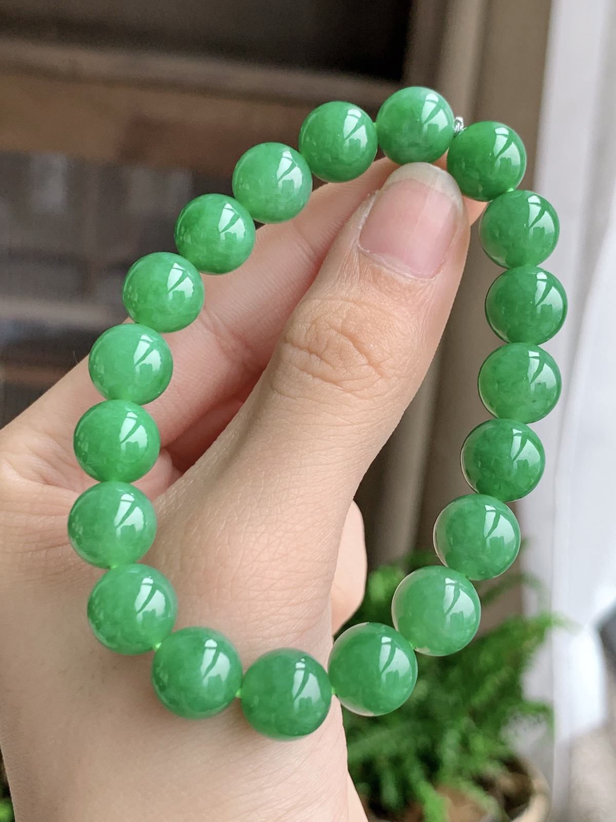【珠子】冰阳绿手串满绿圆珠子手串
【说明】缅料 性价比高  
【尺寸】9.8mm..