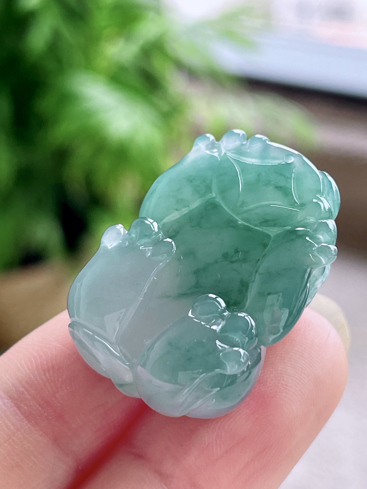 【裸石】冰晴绿貔貅吊坠
【说明】缅料 性价比高  
【尺寸】29-21.6-14.8..