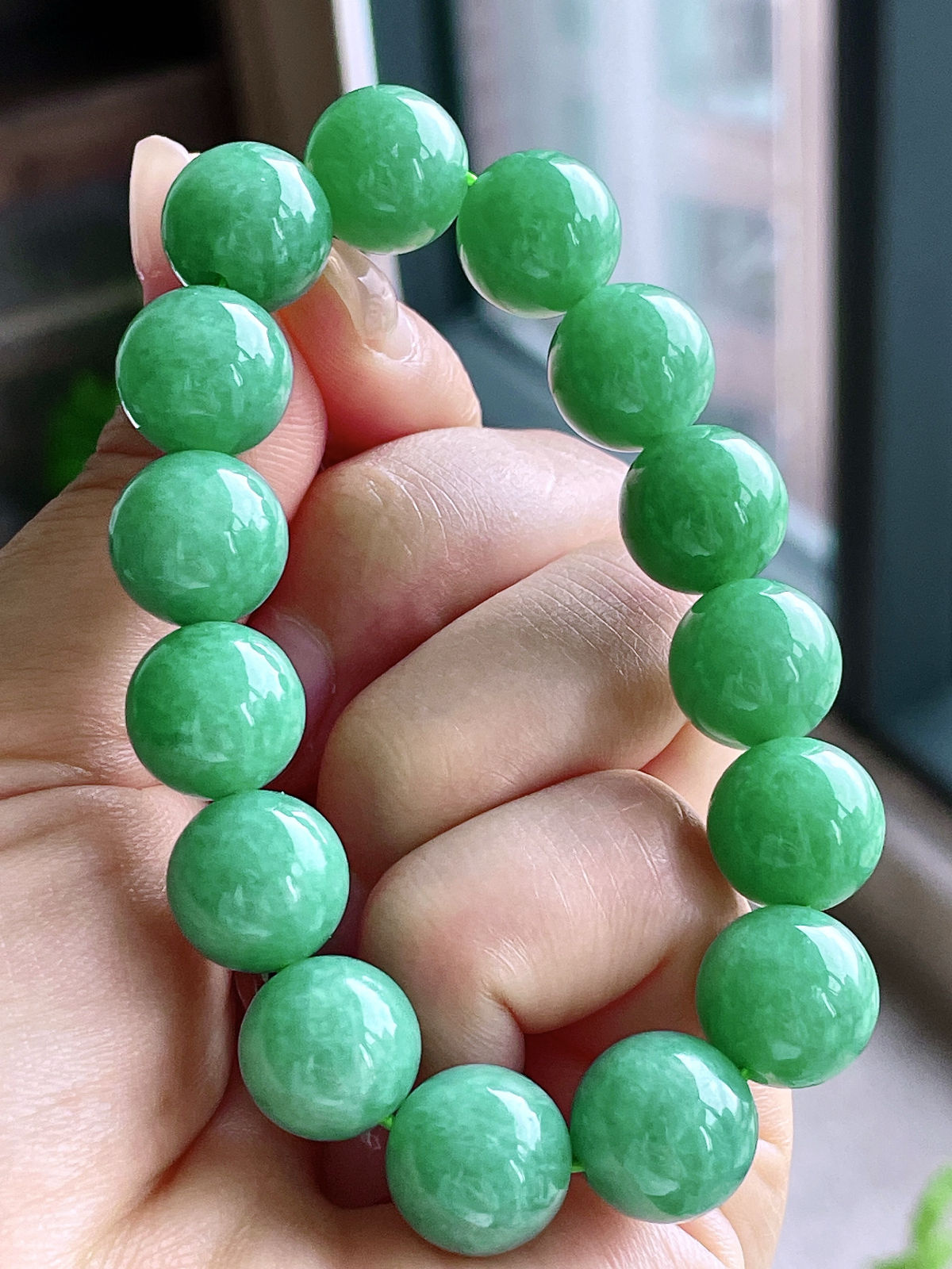 【珠子】冰阳绿手串圆珠珠子手串
【说明】缅料 性价比高  
【尺寸】12.9mm.