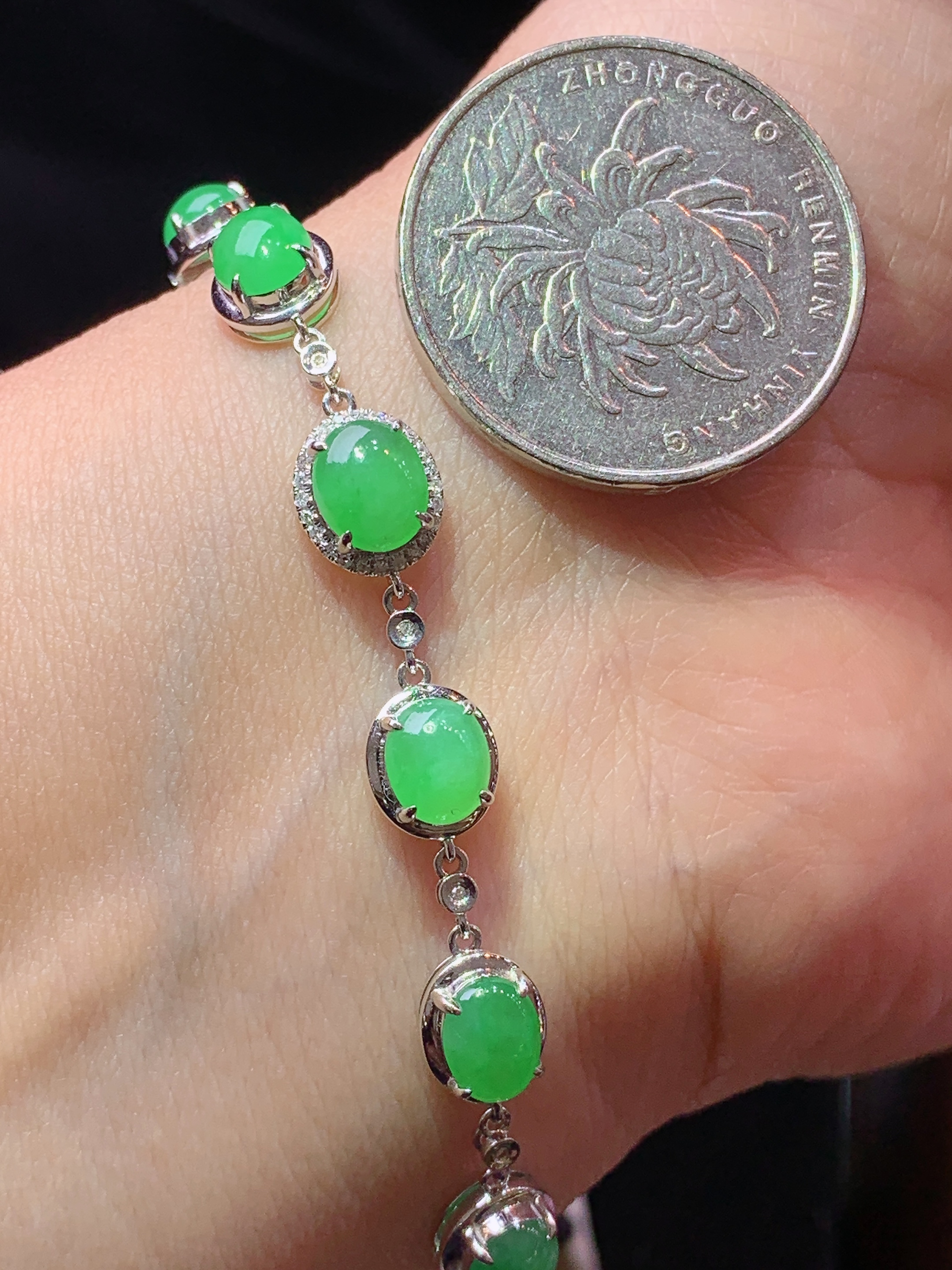 18k金钻镶嵌满绿蛋面手链 玉质细腻 色泽艳丽清新 水润亮眼 整体尺寸160*7.5*5.2b2