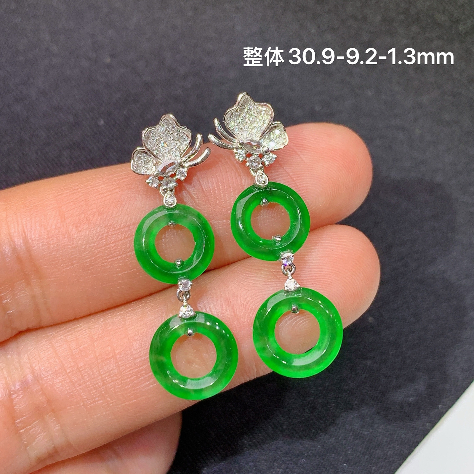 冰阳绿甜甜圈耳坠，18k金镶嵌，款式新颖，冰润色阳，种水足，Xy 尺寸30.9*9.2*1.3