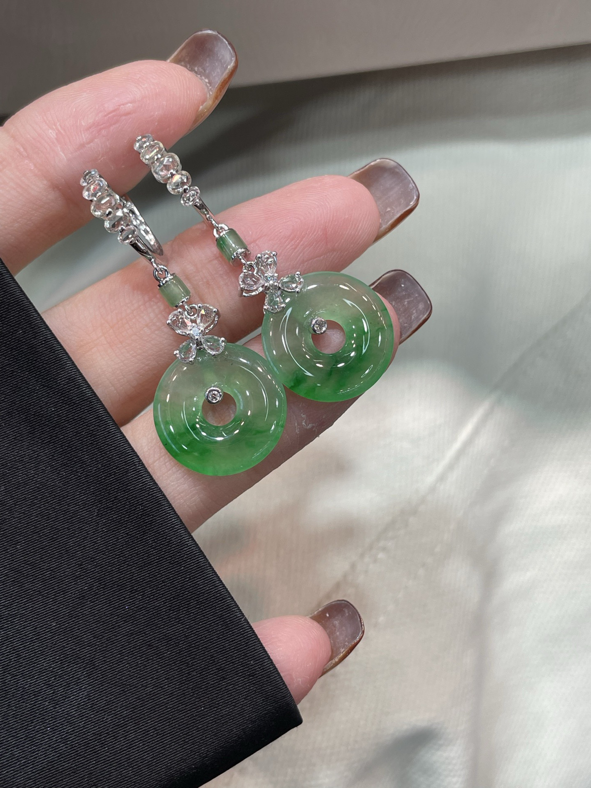 冰晴飘阳绿甜甜圈耳坠
18k金镶嵌