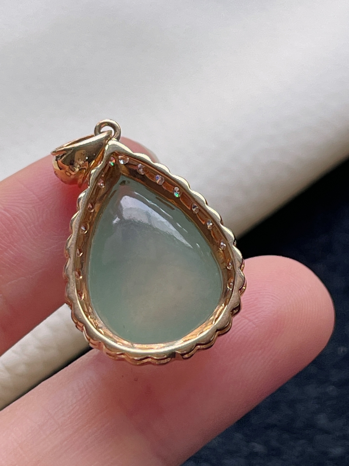 18k金翡翠冰糯种淡绿色水滴型挂件