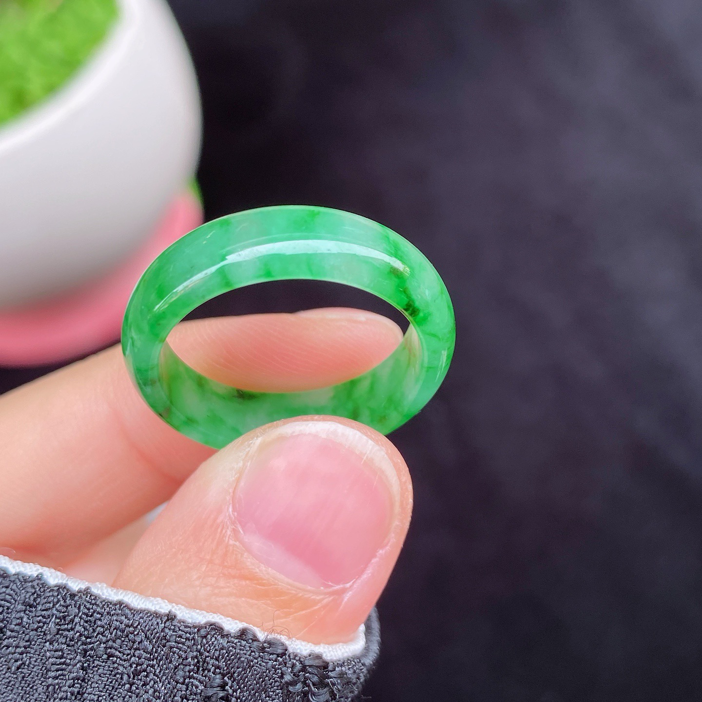 冰阳辣色戒圈 
满目的艳丽色彩，戒圈圆润光滑
满色翡翠的光芒璀璨而耀眼
尺寸如图一  实物更美～