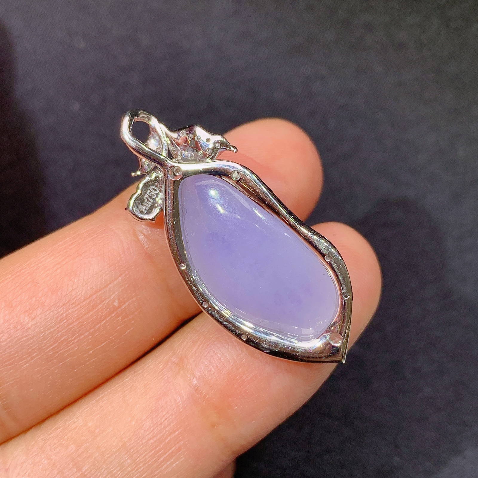 淡紫罗兰福豆吊坠，18k金镶嵌，温润细腻，颜色鲜艳，Jz 尺寸30.5*12.8*5.9