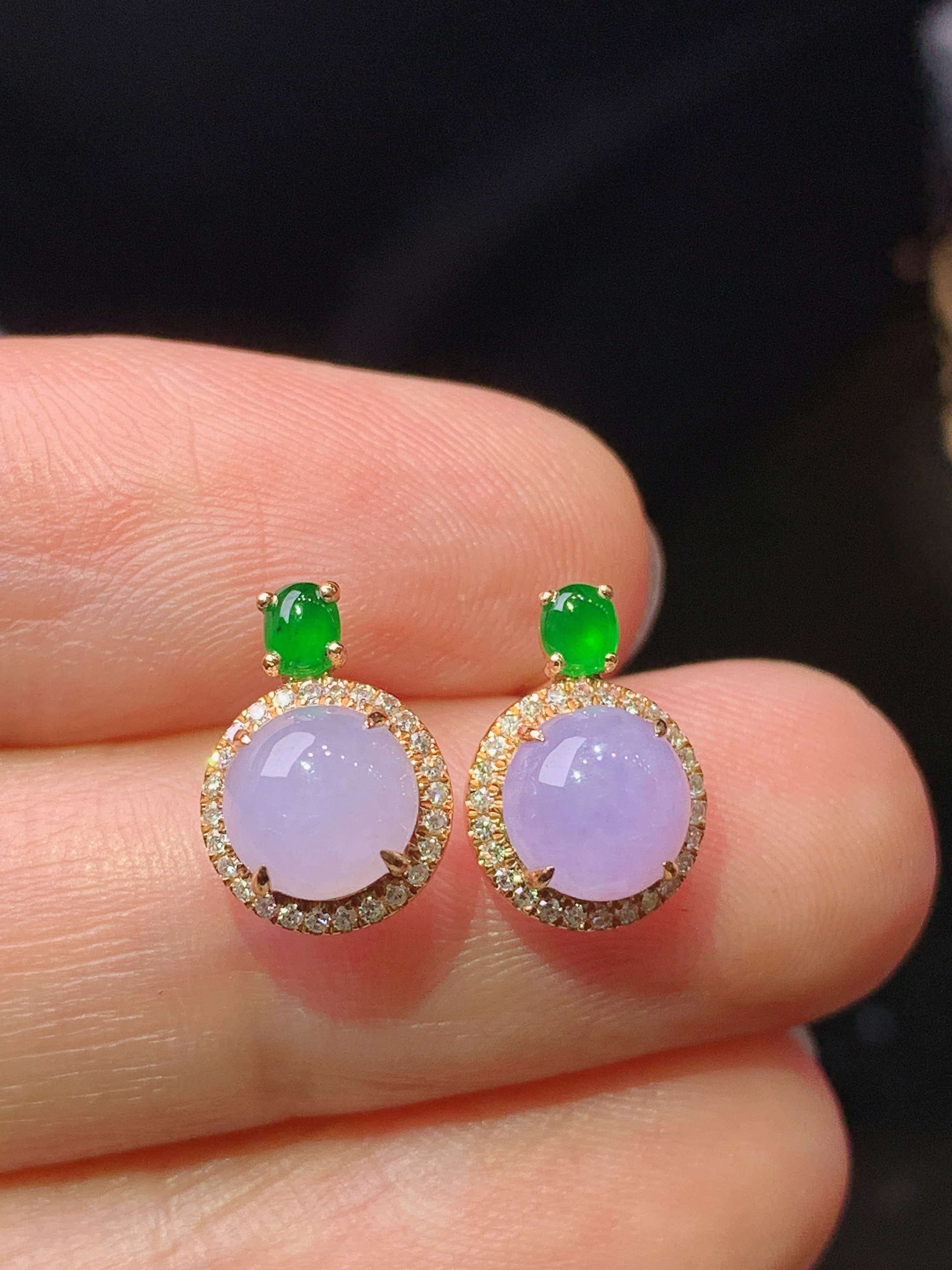 18k金钻镶嵌紫罗兰蛋面耳钉 玉质细腻 色泽艳丽清新 水润亮眼 整体尺寸11*7.8*4.5b2