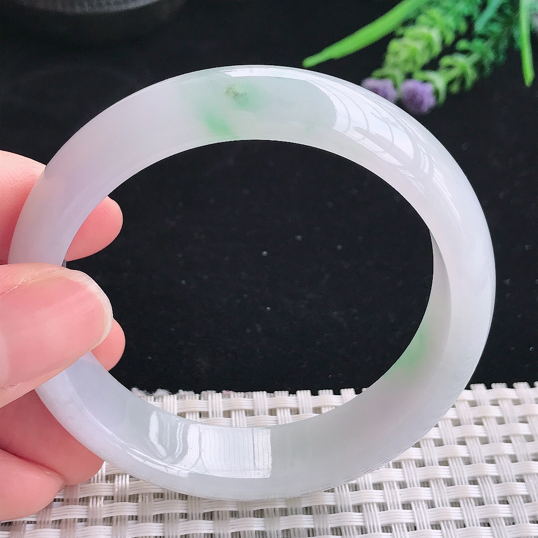 实拍A货翡翠57.8/14.8/8.2老坑冰润飘绿手镯宽边玉镯平安镯美人镯