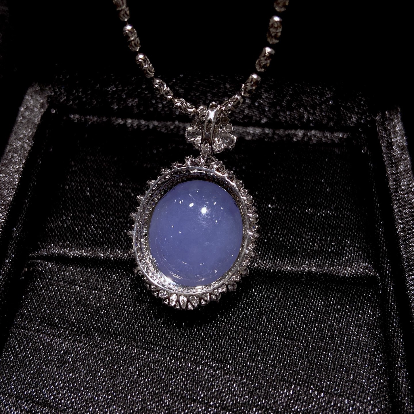 ｜冰种紫罗兰蛋面吊坠·

整体尺寸30.3-19.4-13.8毫米
裸石尺寸15.8-13.8-8.9毫米