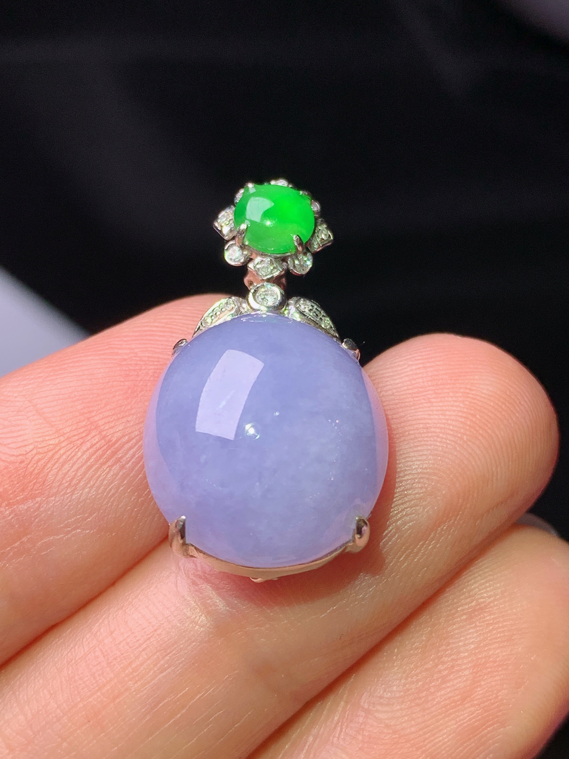 18k金钻镶嵌紫罗兰蛋面吊坠 玉质细腻 色泽艳丽清新 水润亮眼 整体尺寸25.6*13.8*10j2