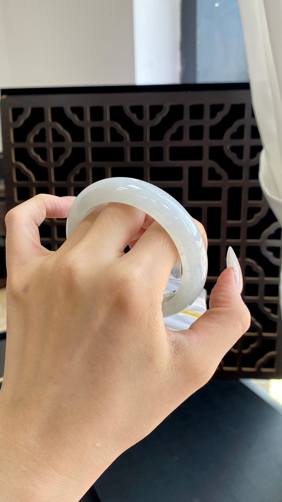 【白月光手镯】
尺寸：51.2-12-8.7
自然光无滤镜，原图直出