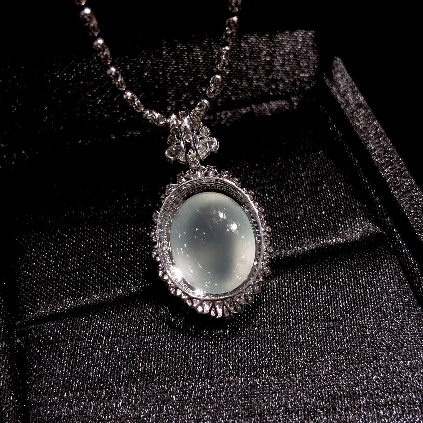 ️｜冰晴蛋面·

整体尺寸29.4-17.1-11.5毫米
裸石尺寸14.6-12.1-6.3毫米