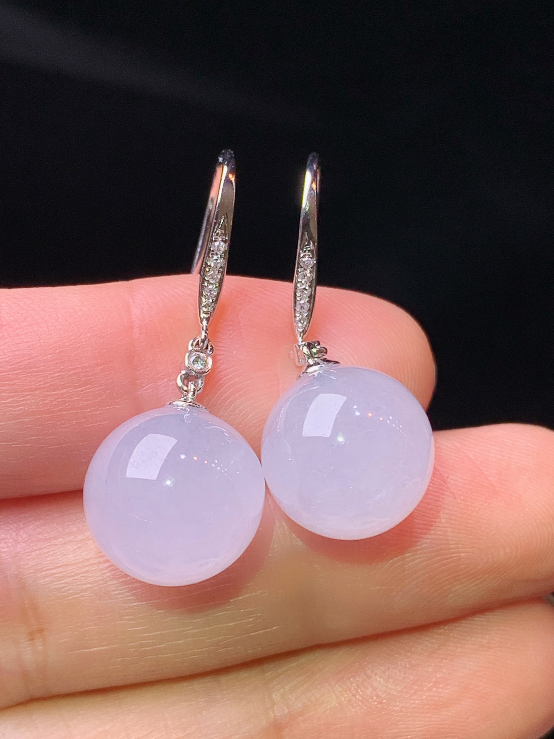 18k金钻镶嵌冰种圆珠耳坠 玉质细腻 色泽艳丽清新 水润亮眼 整体尺寸31.8*12L4